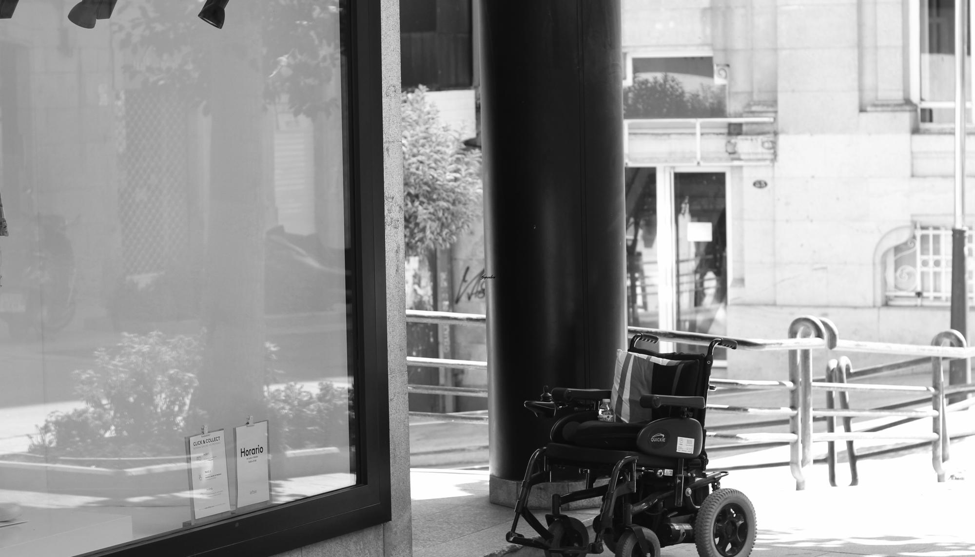 Silla de ruedas fachada. 