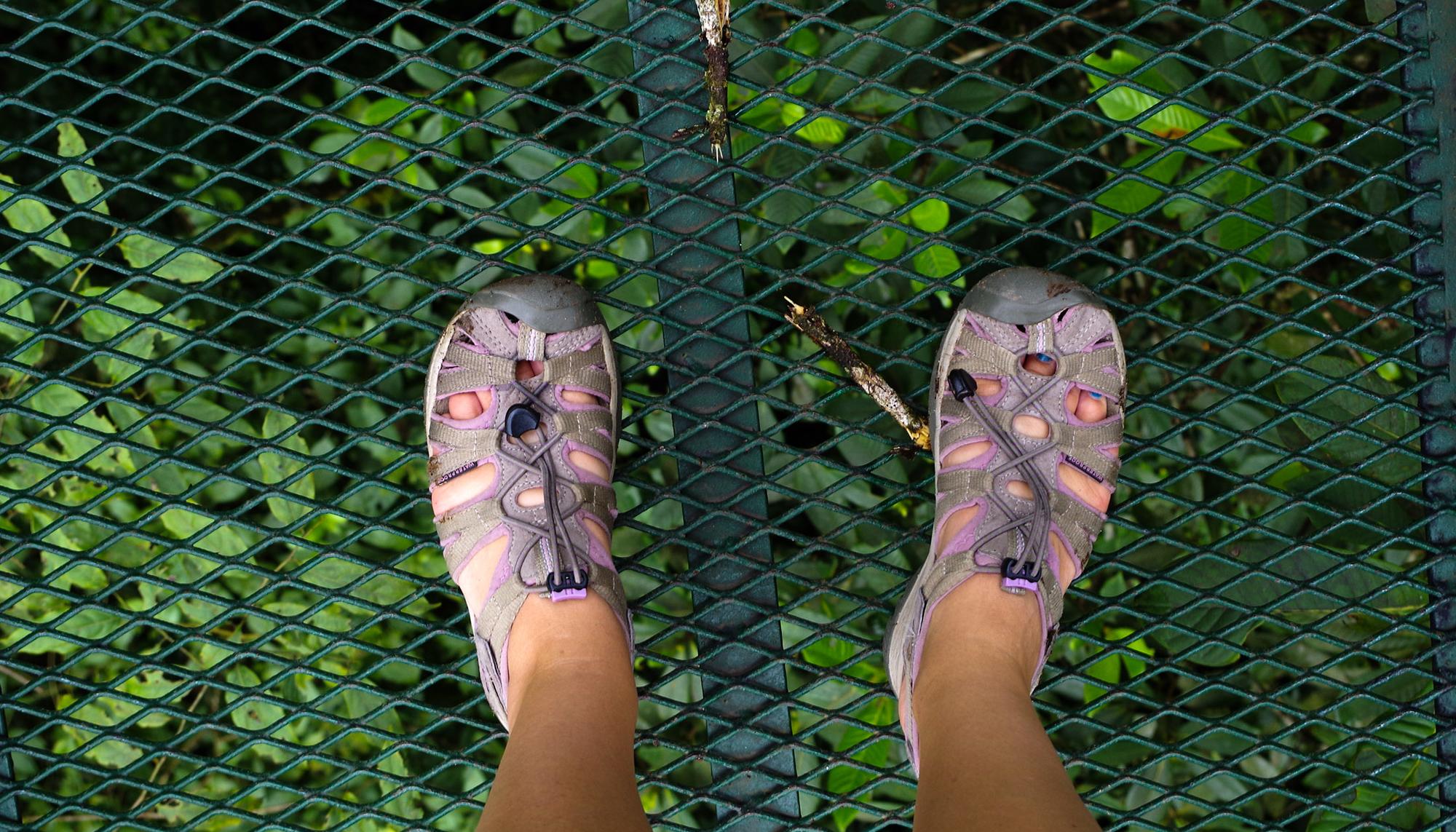 Pies de una turista en Costa Rica