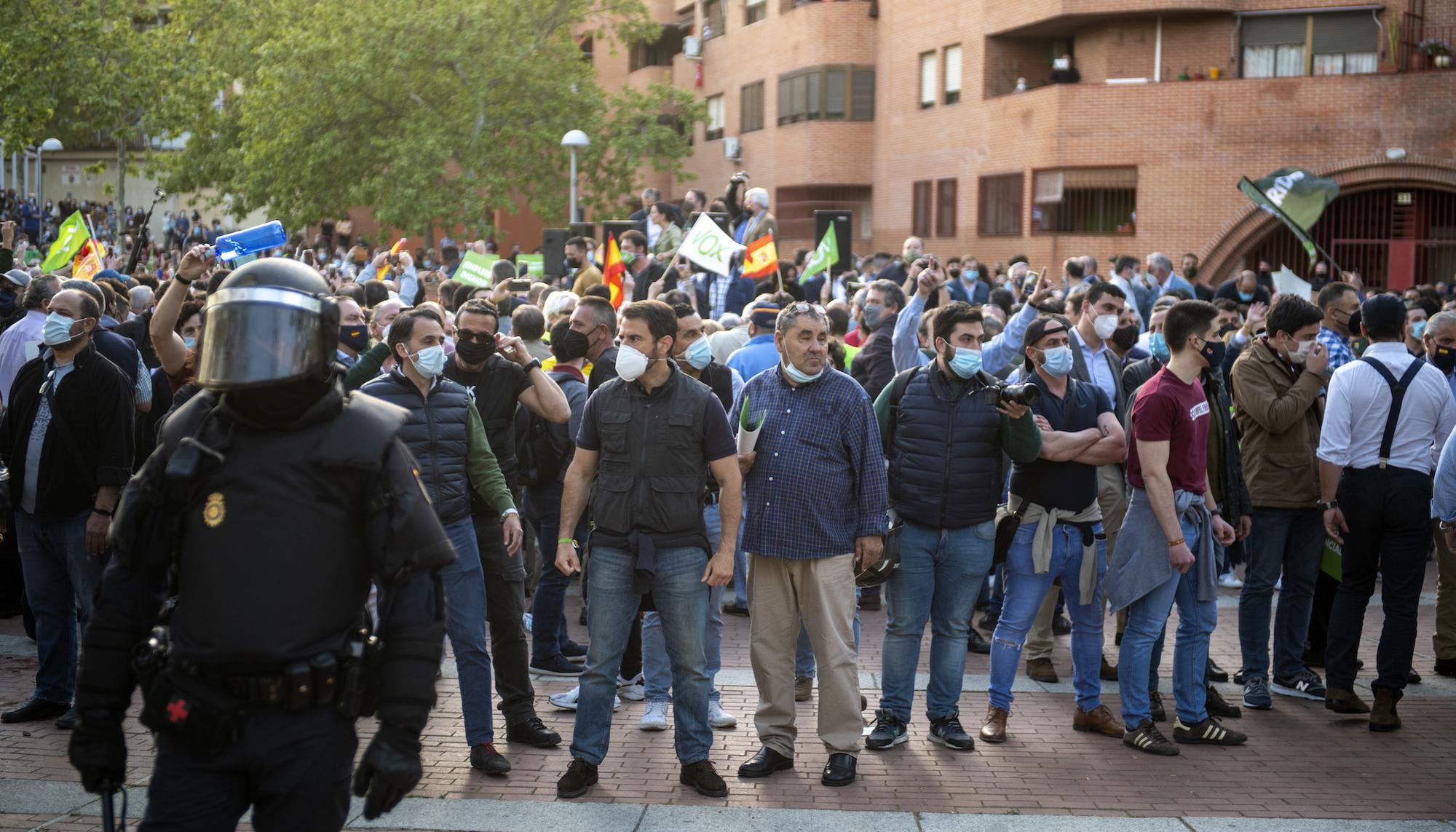 Mitín de Vox en Vallecas y carga policial - 21