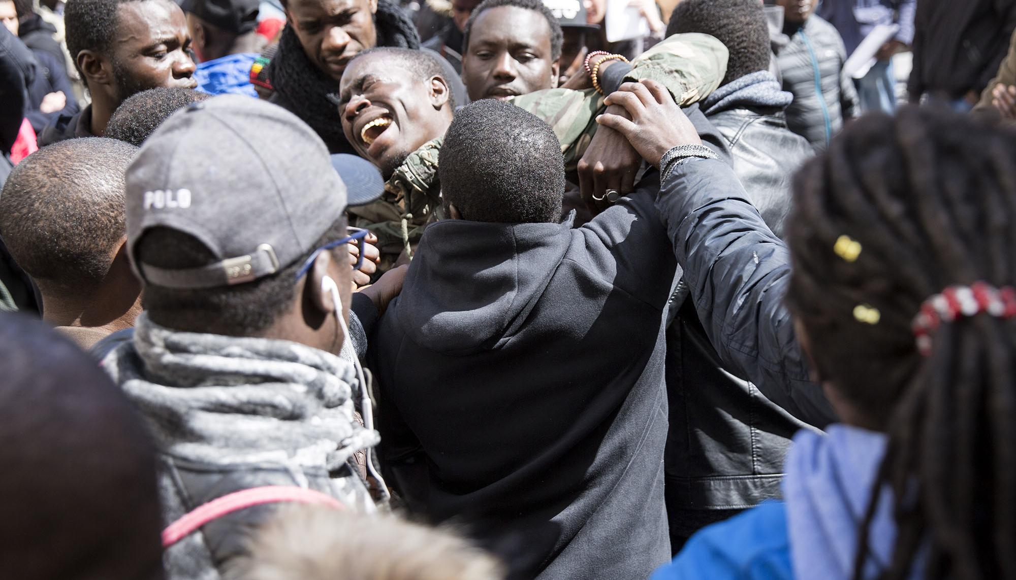 Mame Mbaye protestas cónsul 11