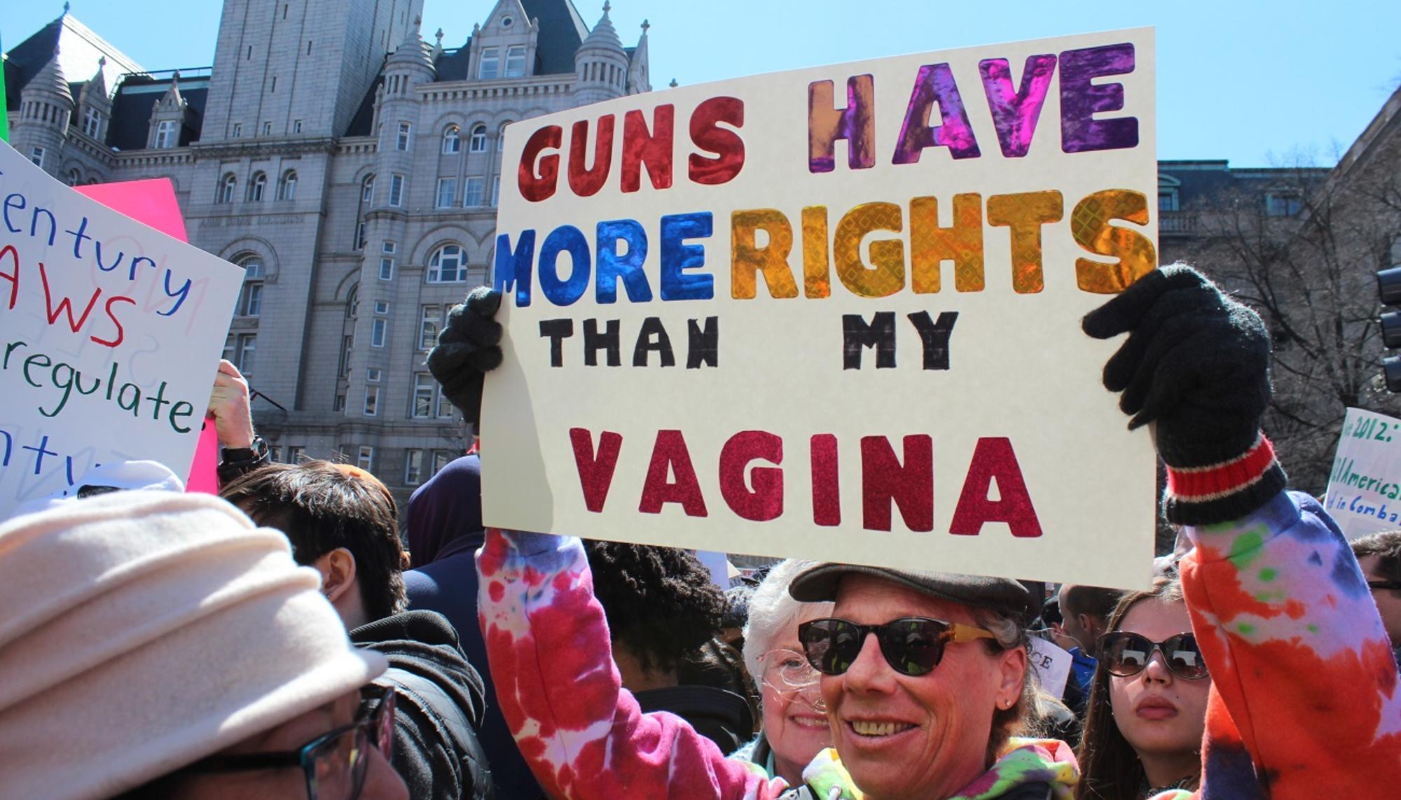 “Las armas tienen más derechos que mi vagina”, dice una manifestante en la Marcha por nuestras vidas en Washington DC