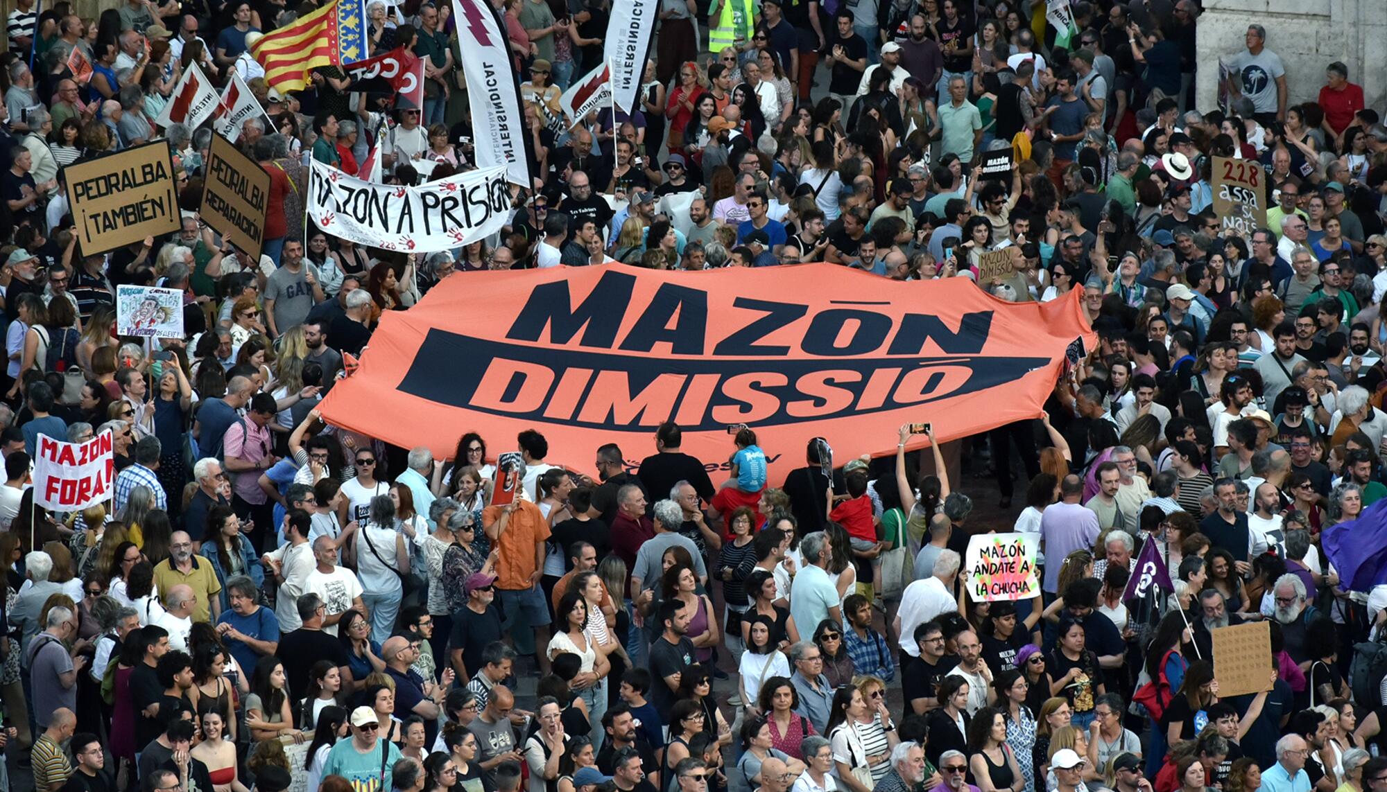 Séptima manifestación Mazón Dimisisó, dia de la huelga - 11