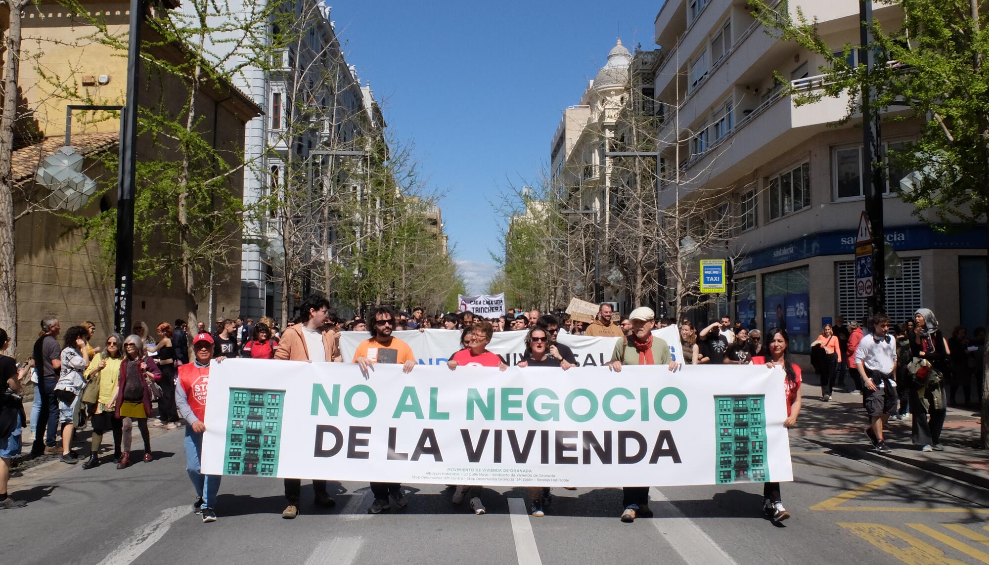 Cabecera de la manifestación por la vivienda en Granada el 5 de abril