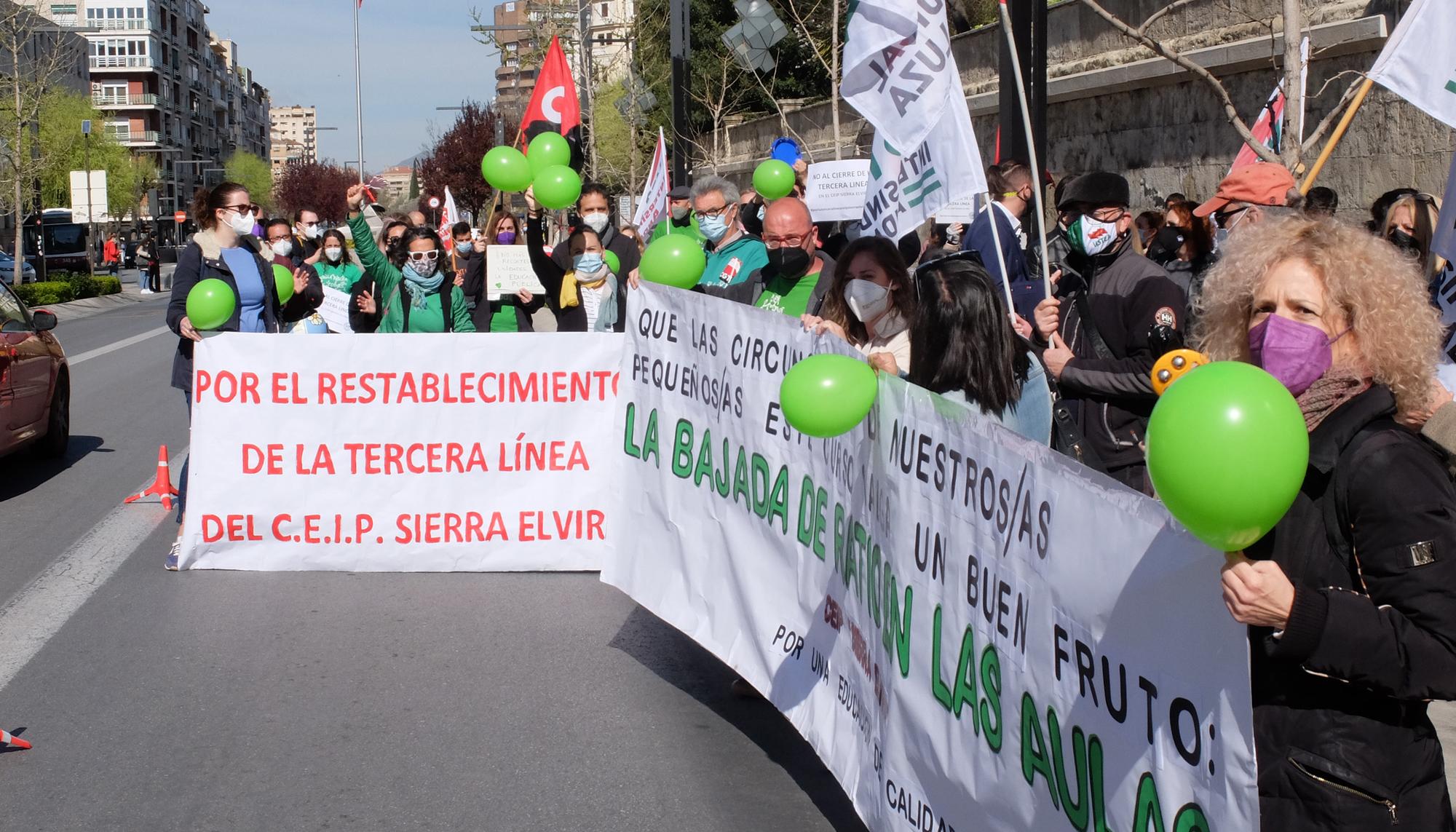 Manifestación desmantelamiento Escuela Pública Granada 01