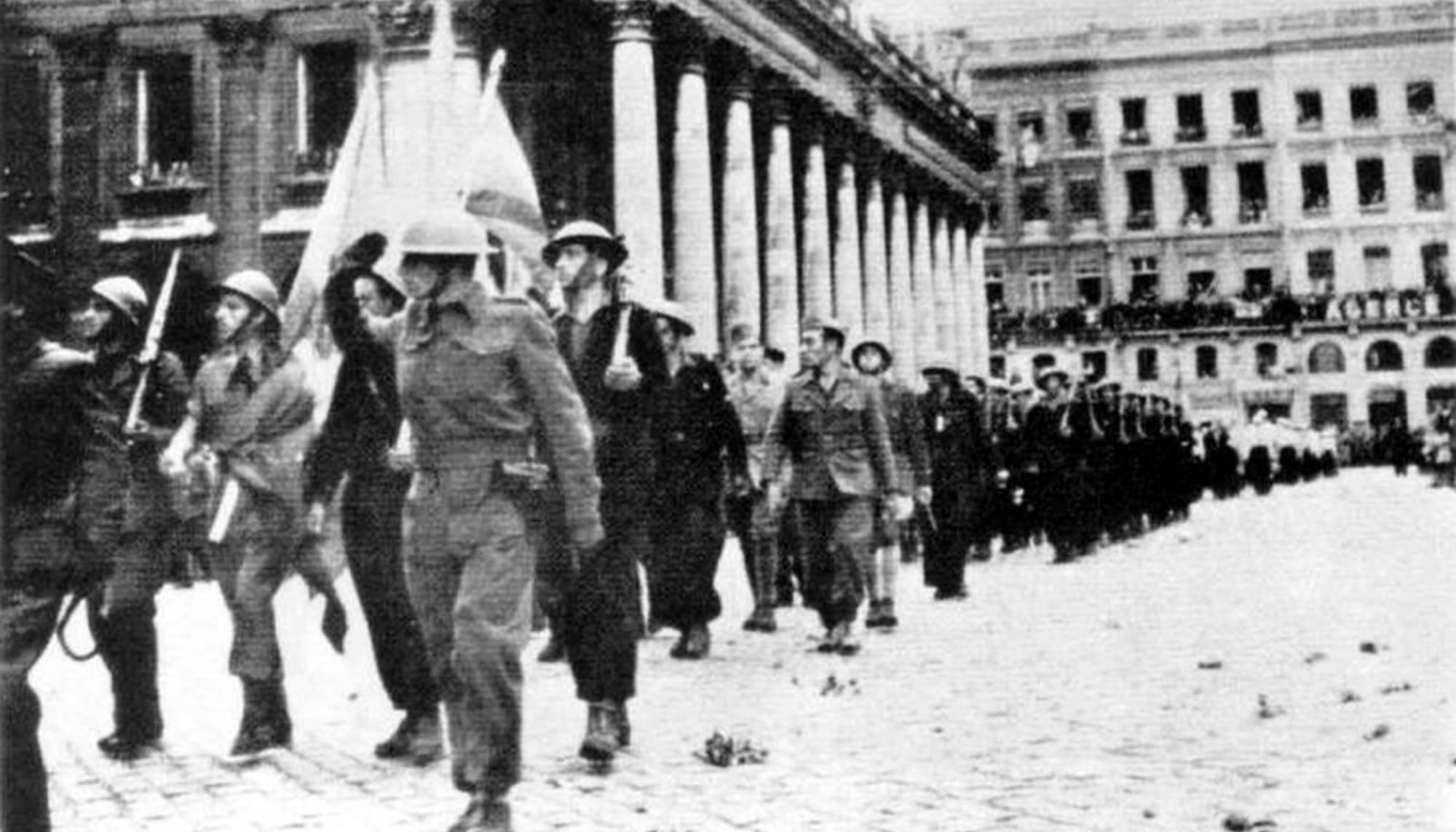 Desfile del Guernika y el Libertad