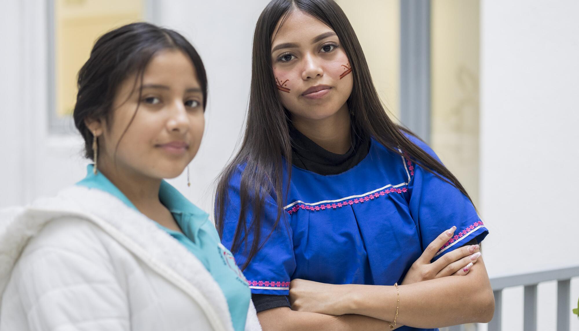 Indigenas Ecuatorianas Bengalas Gas - 8