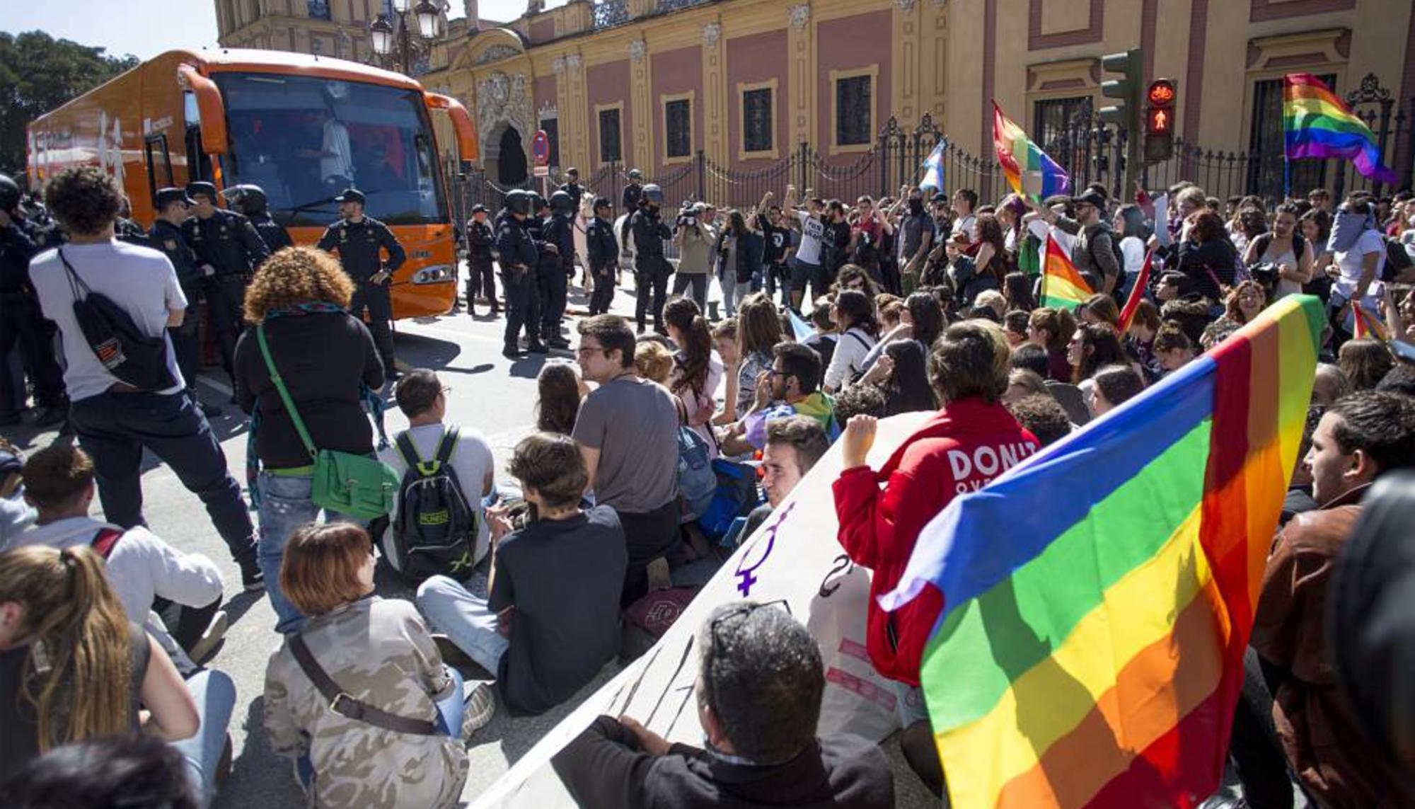 Autobús Hazte Oír Sevilla Sentada