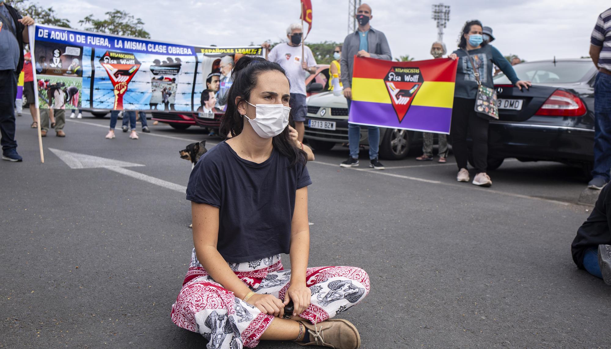 Una caravana de vehículos marcha en Gran Canaria por los derechos de las personas migrantes y las "fronteras seguras" - 4