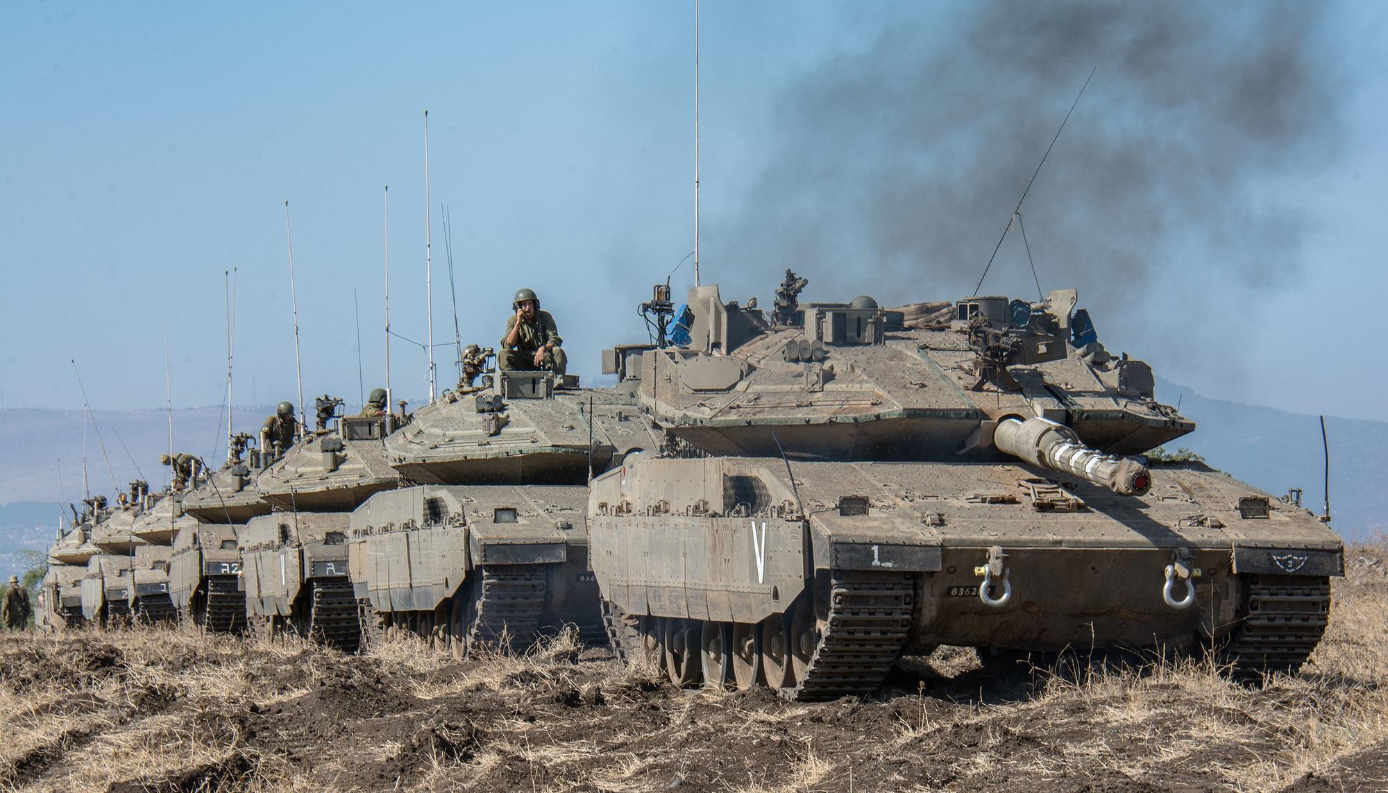 Columna tanques israelíes Merkava IV