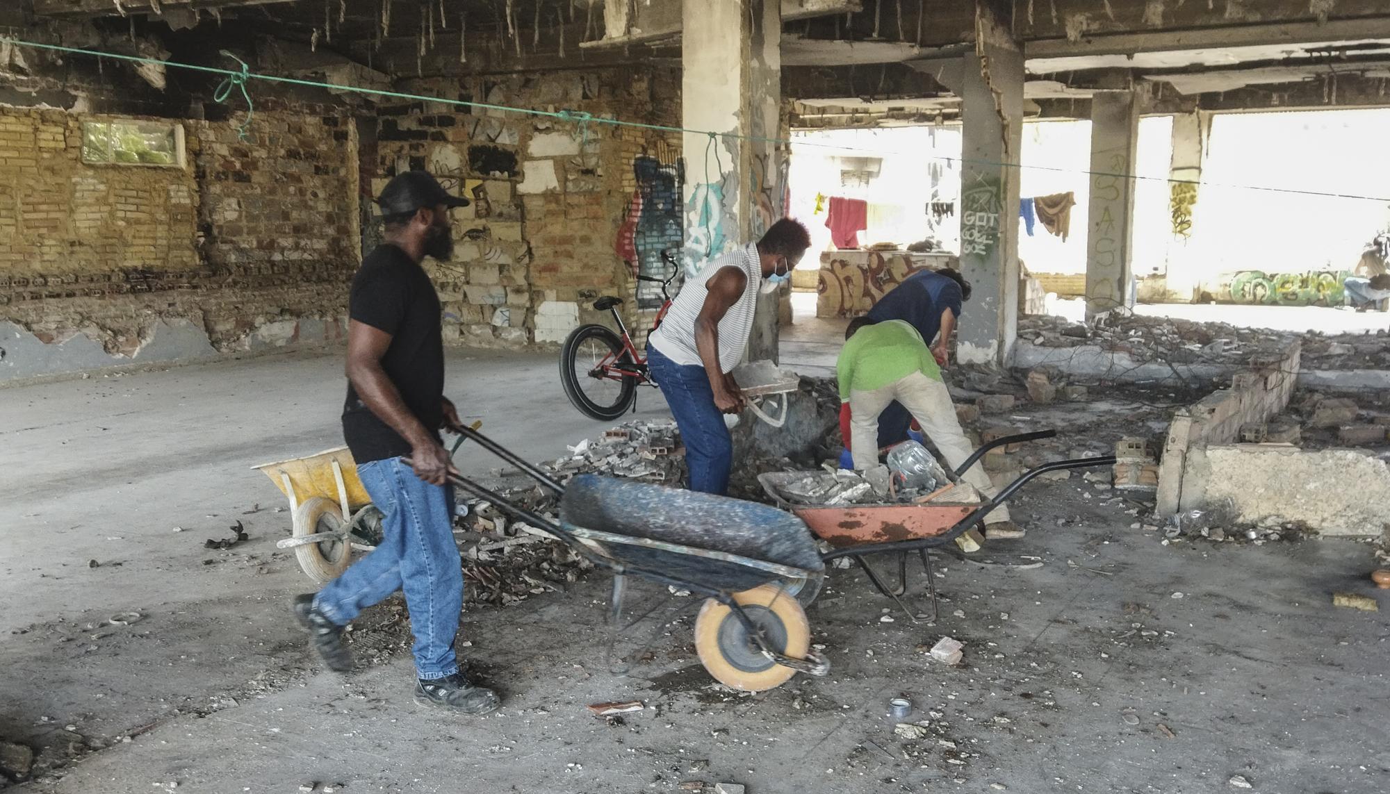 Migrantes en La Garrofera 3