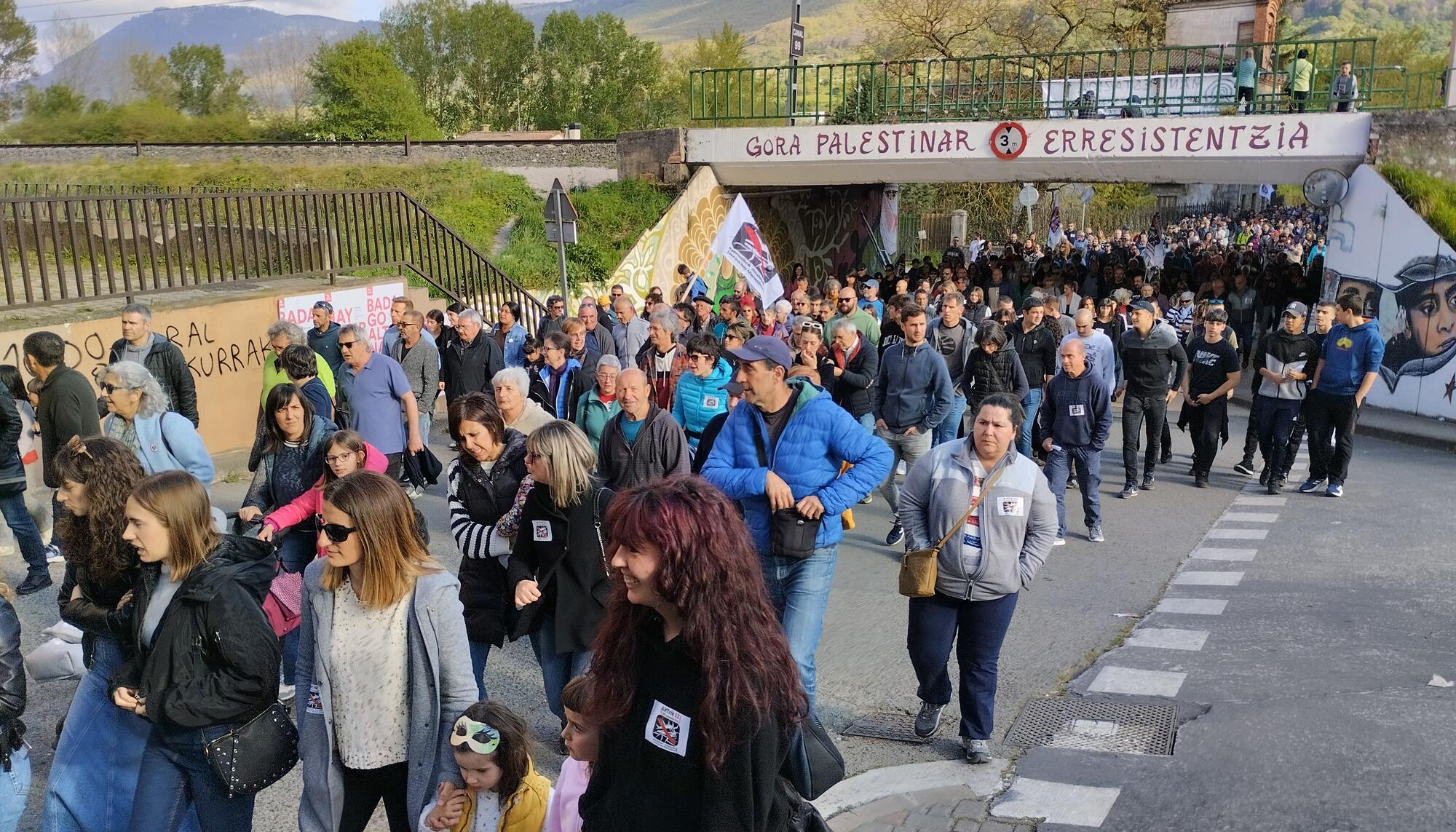 Manifestación en Altsasu contra el TAV y a favor de la alternativa 2