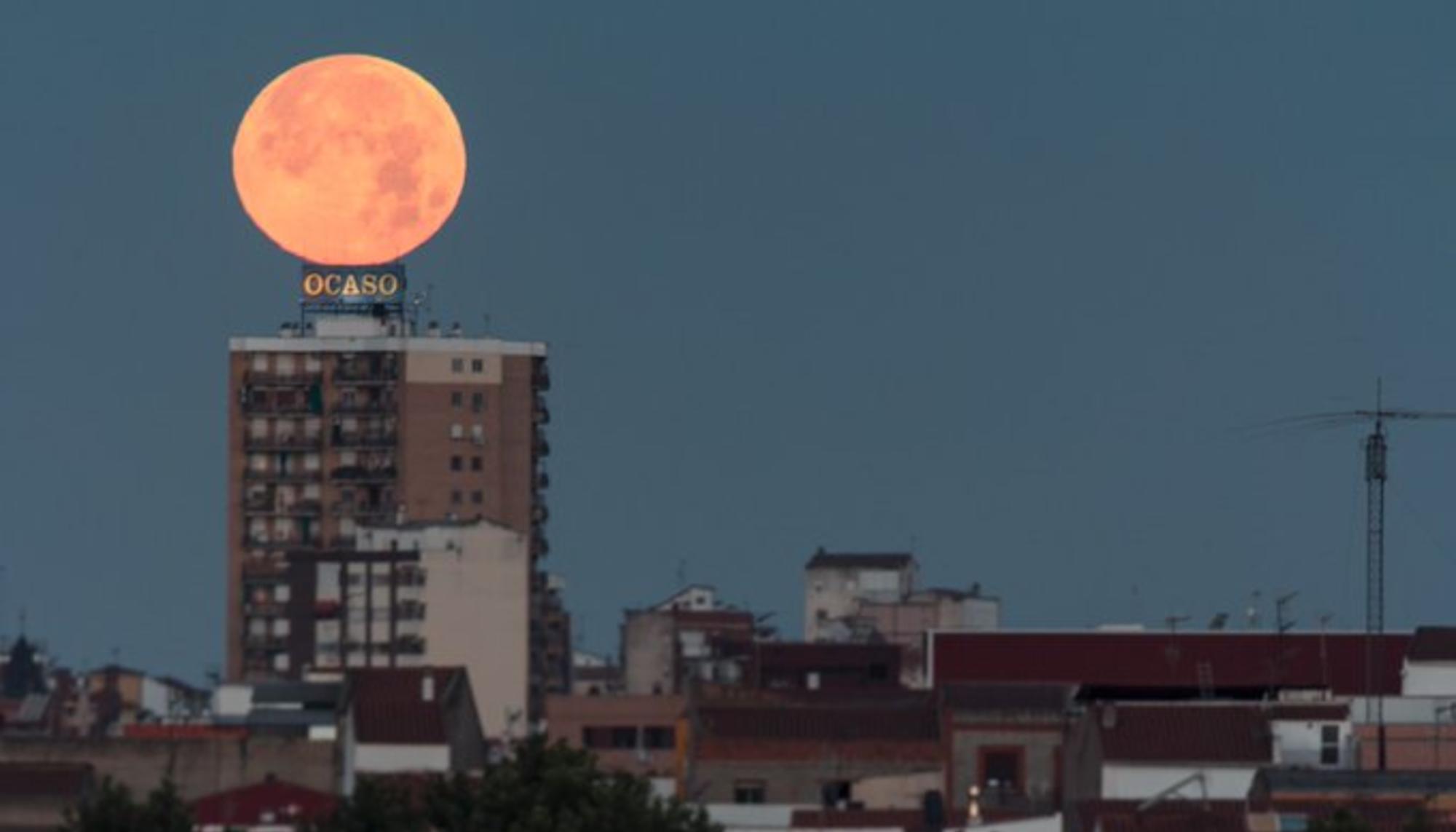 Luna. Noche. Mérida. Seguro. Seguros Ocaso. Aseguradora