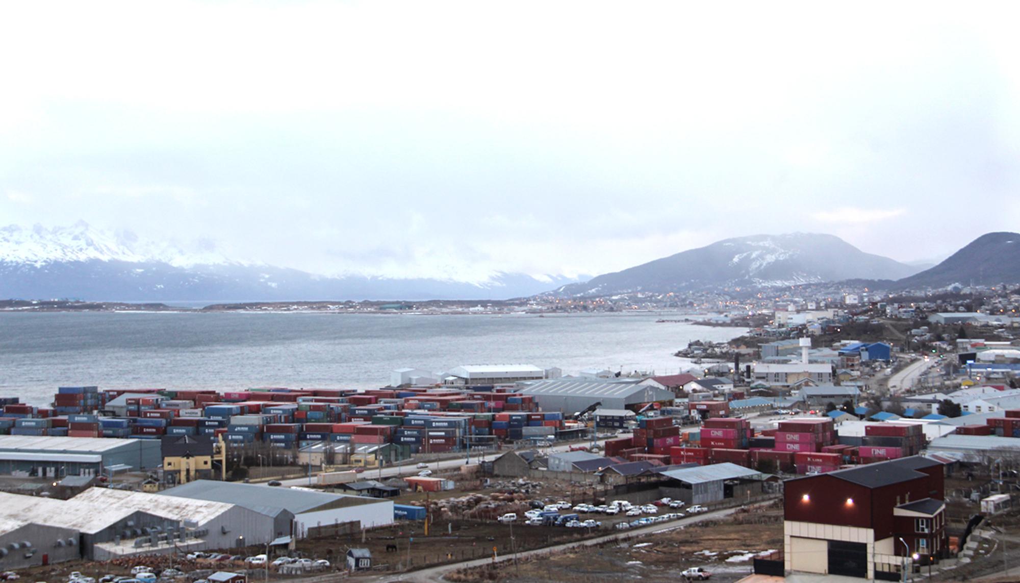 Usuahia, en Tierra del Fuego, se ha convertido en un paraíso para los turistas y una pesadilla para los locales, víctimas de la gentrificación y la falta de oportunidades.