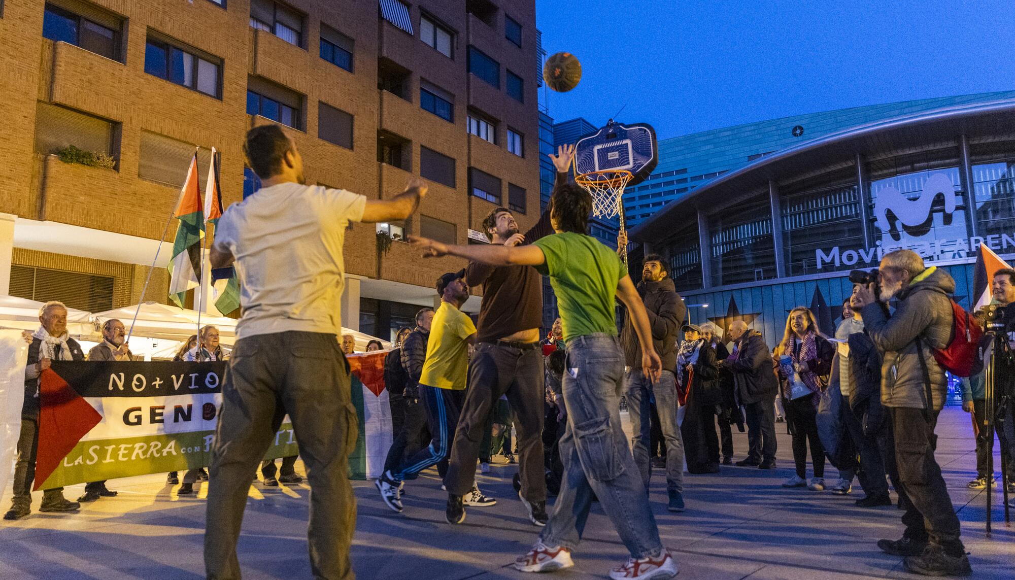 Concentración Israel partido baloncesto - 5