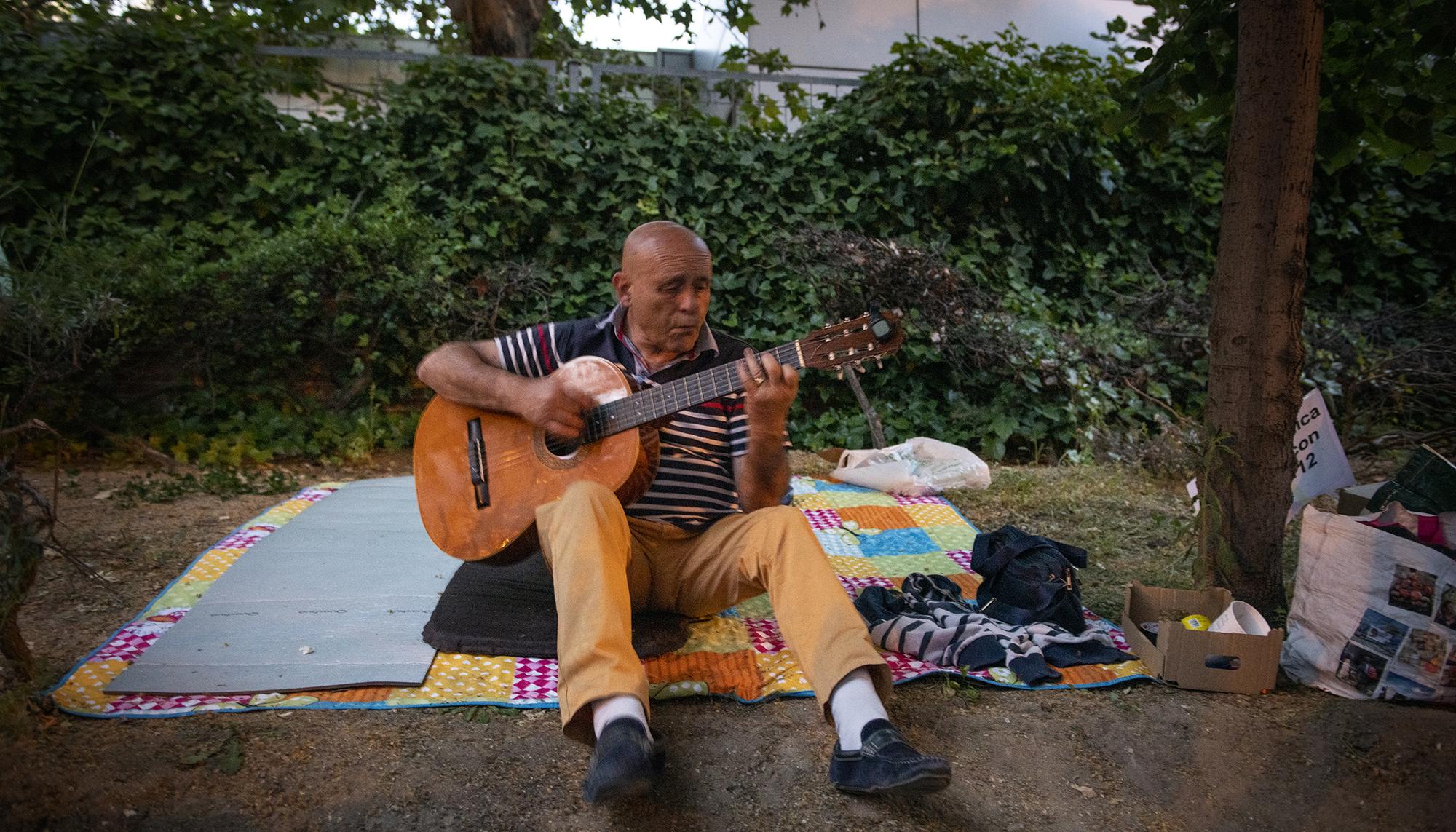 Acampada en el Centro de Salud Los ángeles en Villaverde - 4