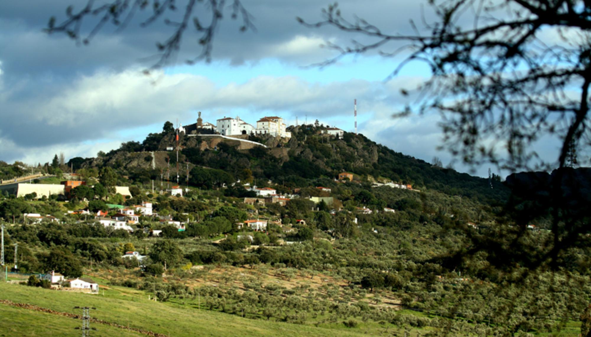 montaña de Cáceres con Santuario