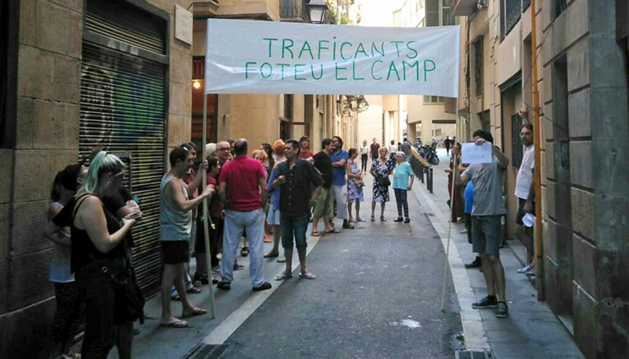 Protesta contra los narcopisos en el barrio del Raval