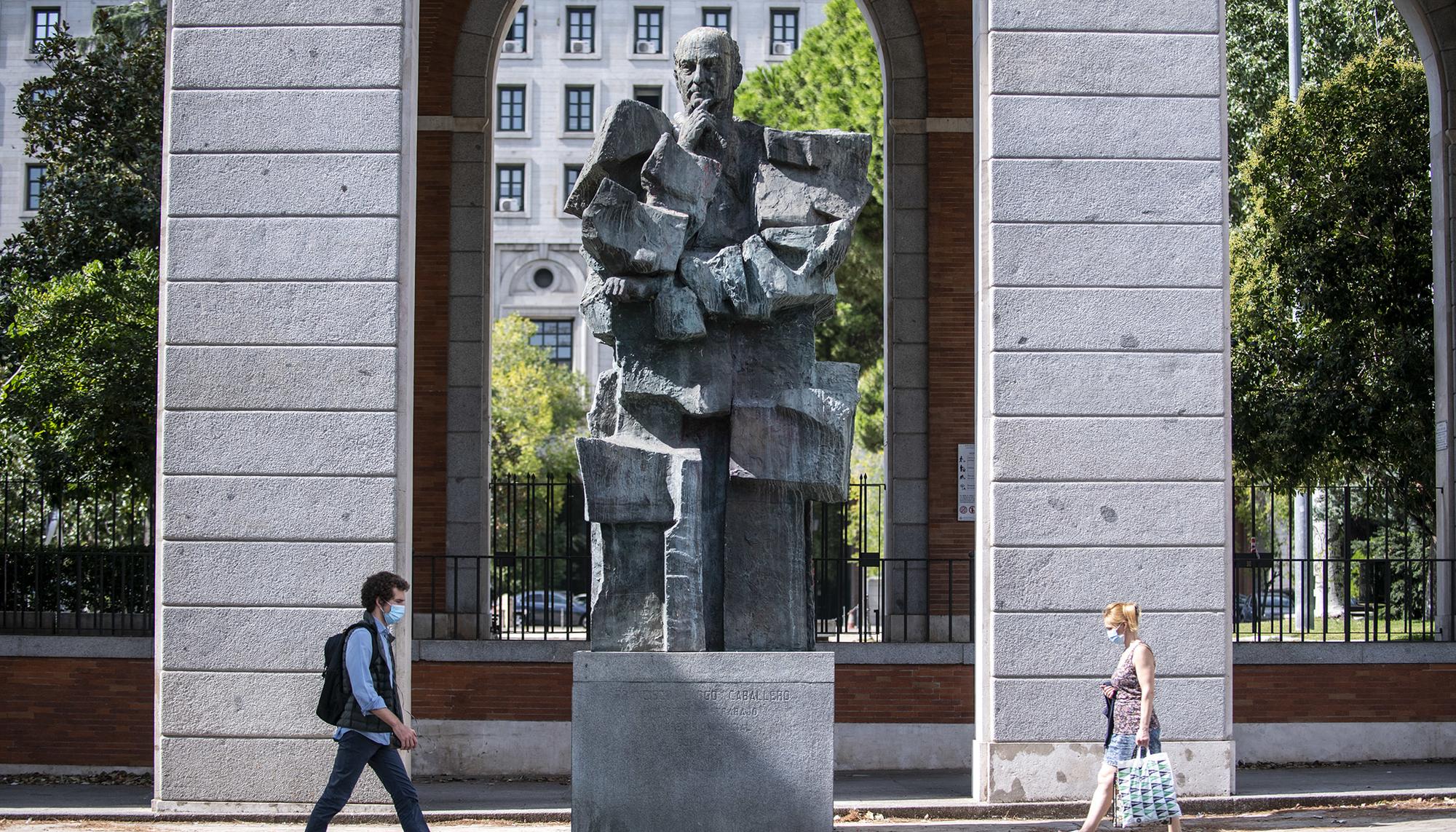 Estatuas de Indalecio Prieto y Largo Caballero en Madrid - 2