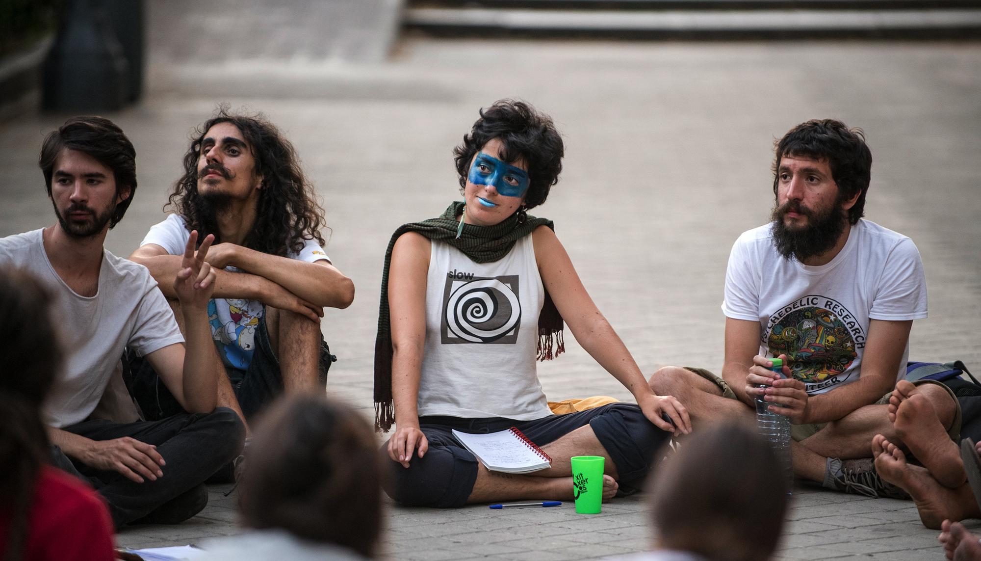 Acampada por el clima frente al Ministerio para la Transicion Ecológica