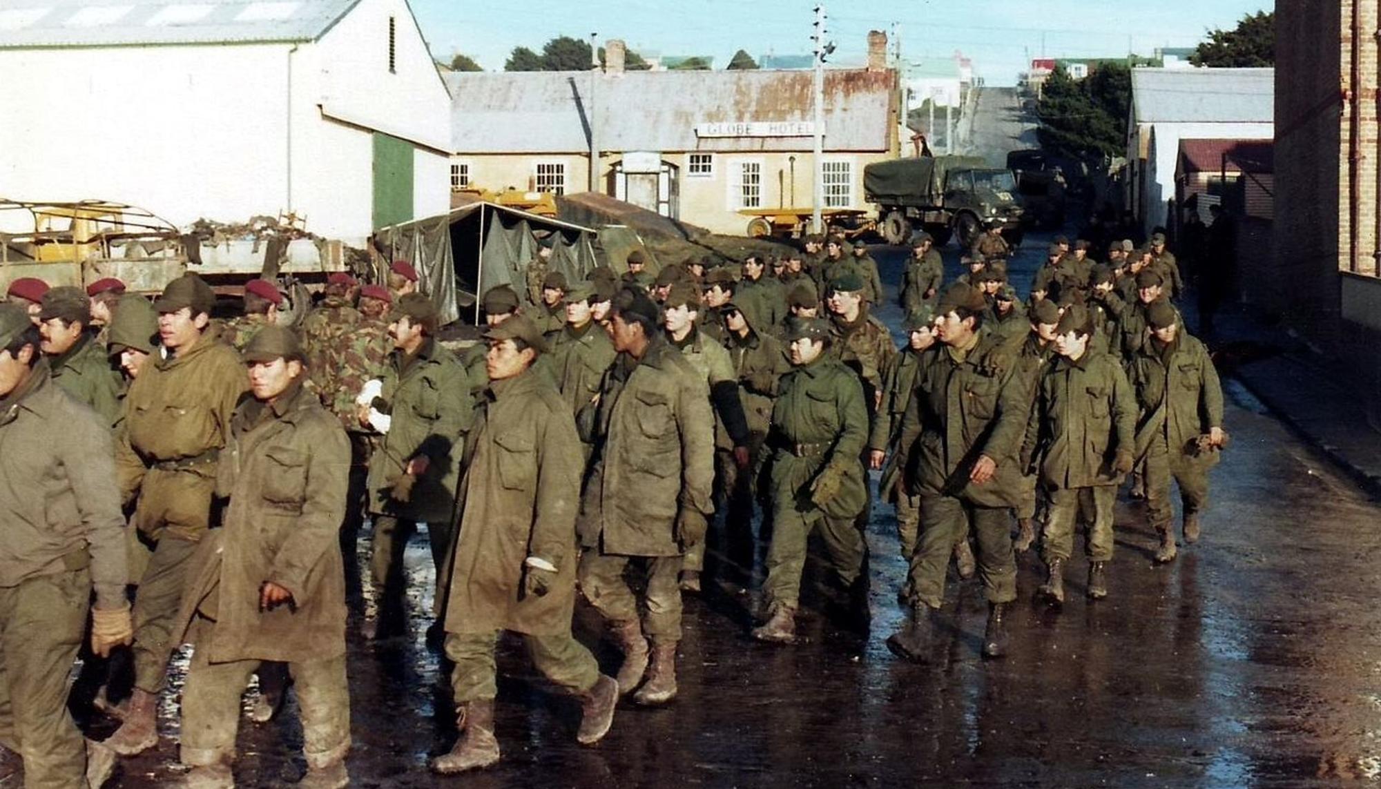 Prisioneros argentinos en Port Stanley, Malvinas.