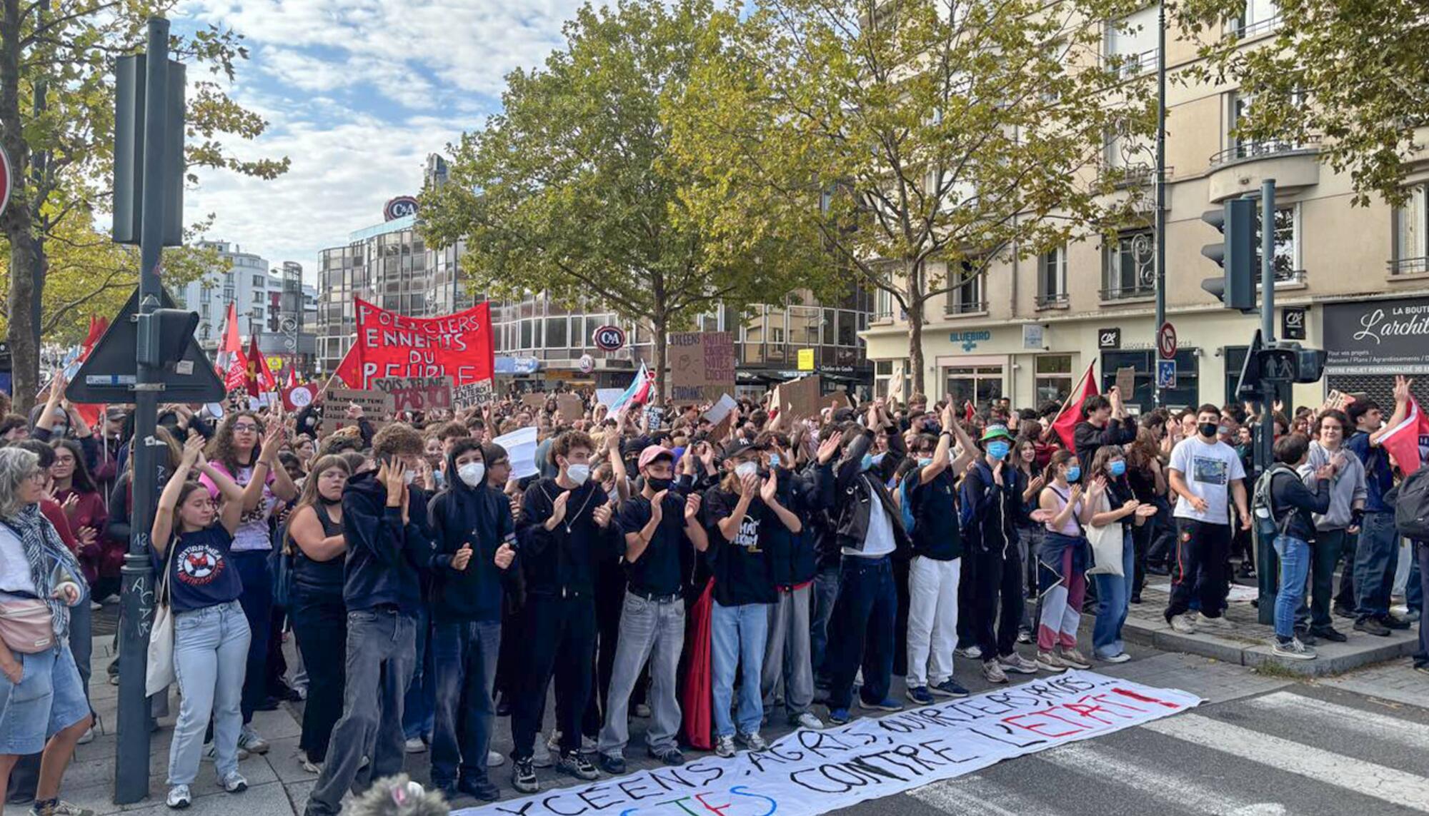 Manifestación en apoyo al movimiento de los estudiantes de secundaria en la ciudad de Rennes.