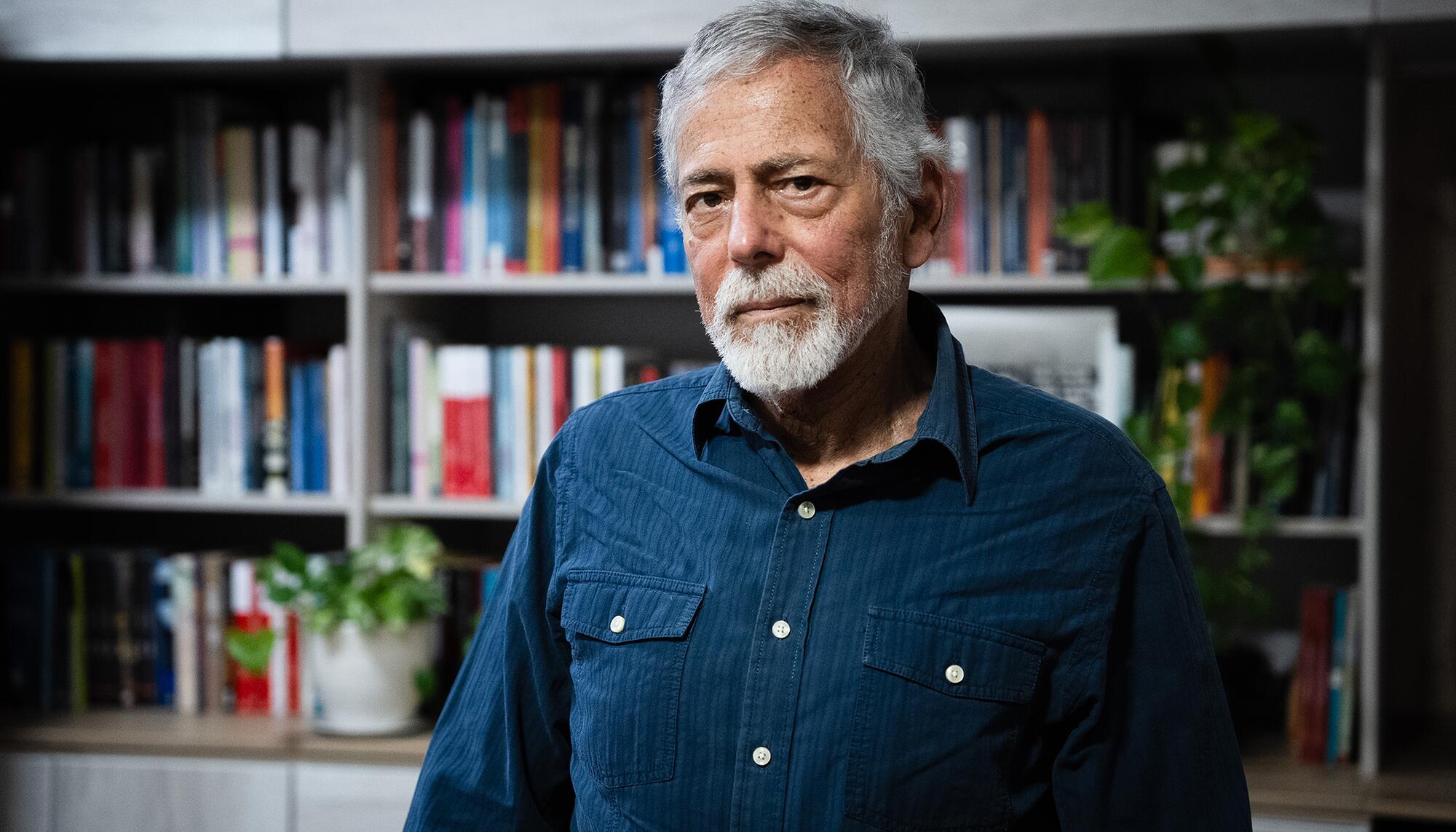 Gustavo Gorriti, en la oficina de IDL-Reporteros en Lima.