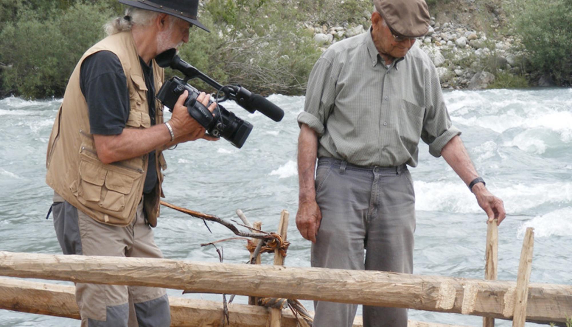 Eugenio Monesma, grabando a un navatero