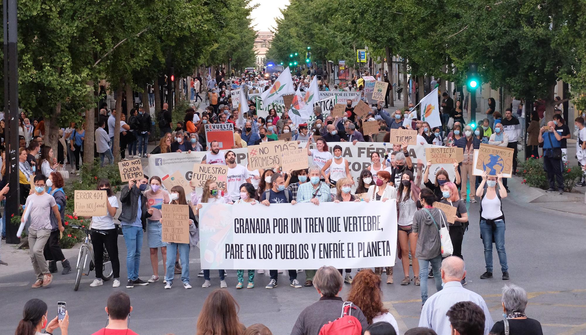 Manifestación Granada semana movilizaciones tren 01