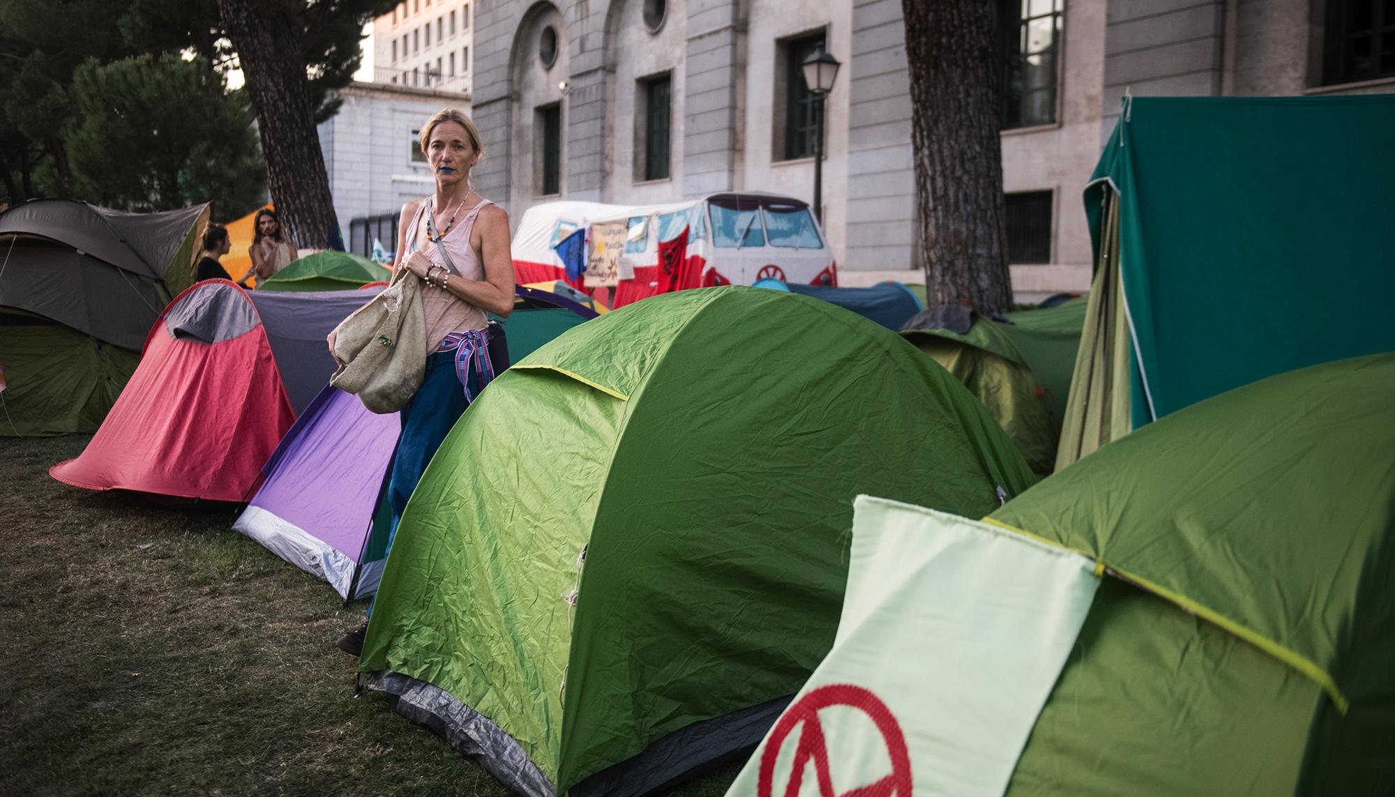 Acampada por el clima frente al Ministerio para la Transicion Ecológica