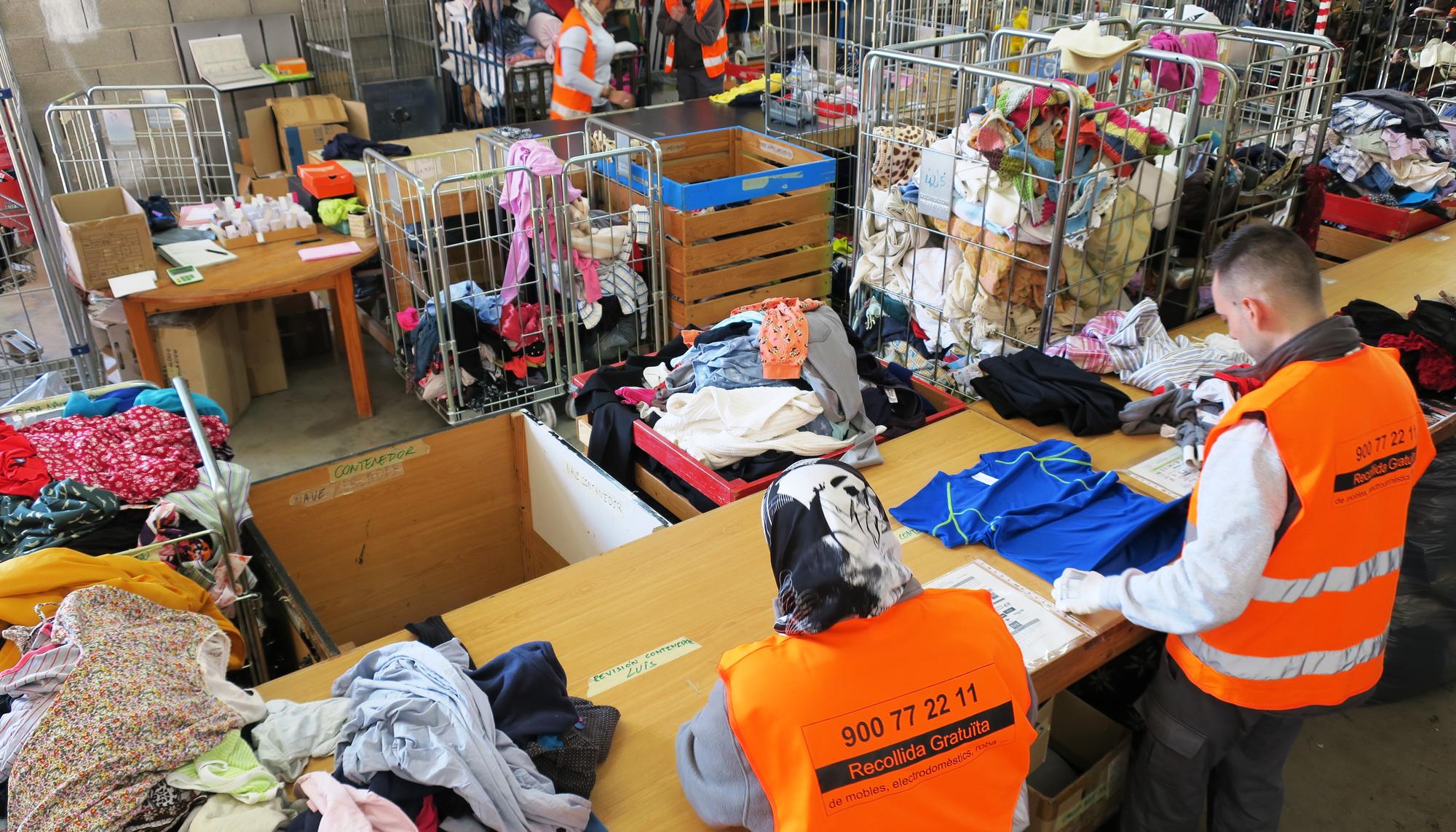 Labores de reciclaje de una empresa de inserción (Autoría REAS Balears)