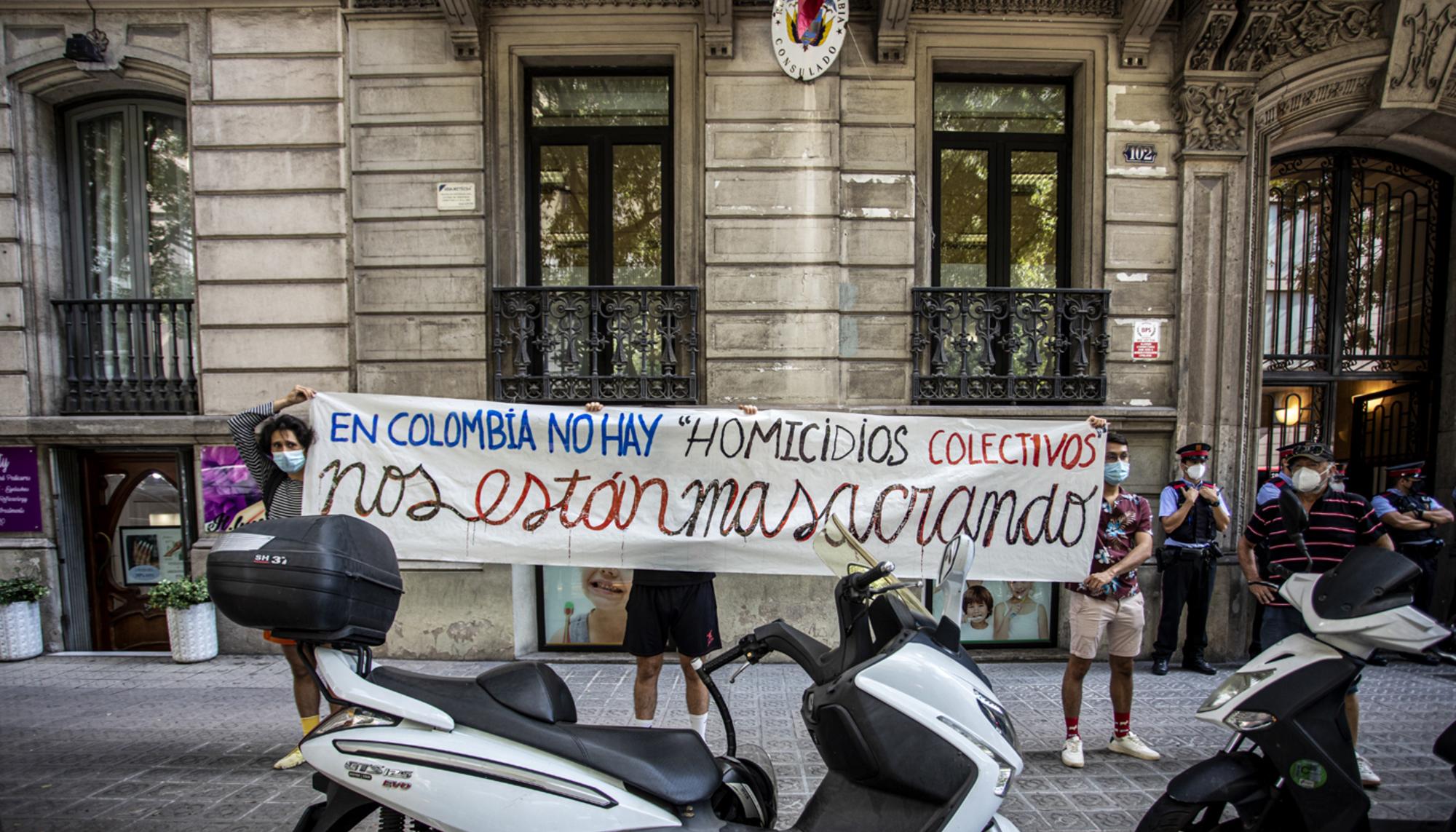 Plántón frente al Consulado de Colombia en Barcelona - 1
