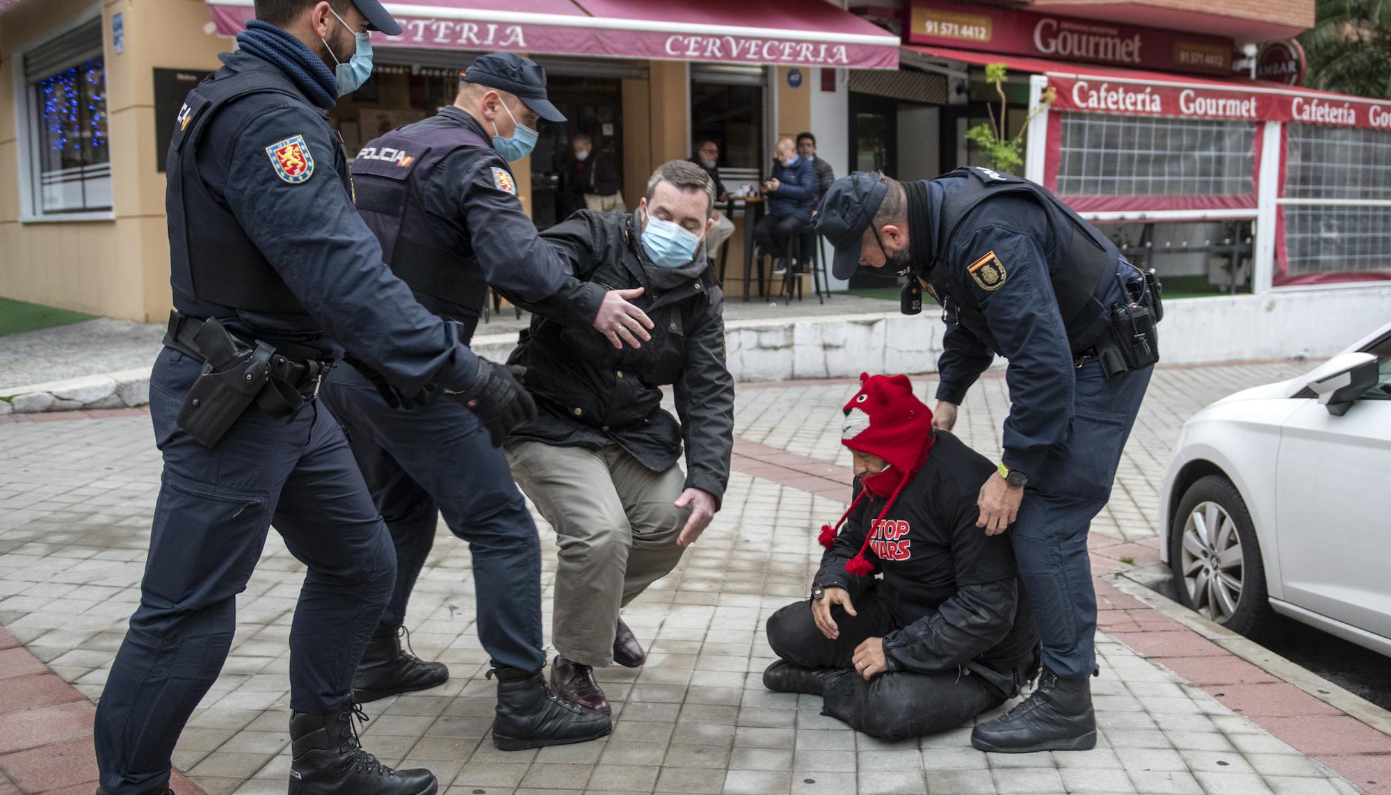  Jornada de accion contra el acoso de los grupos antielección ante la Dator - 2