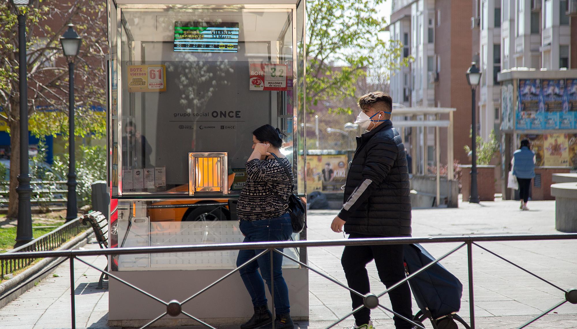 Coronavirus y mascaras en Usera Madrid 10