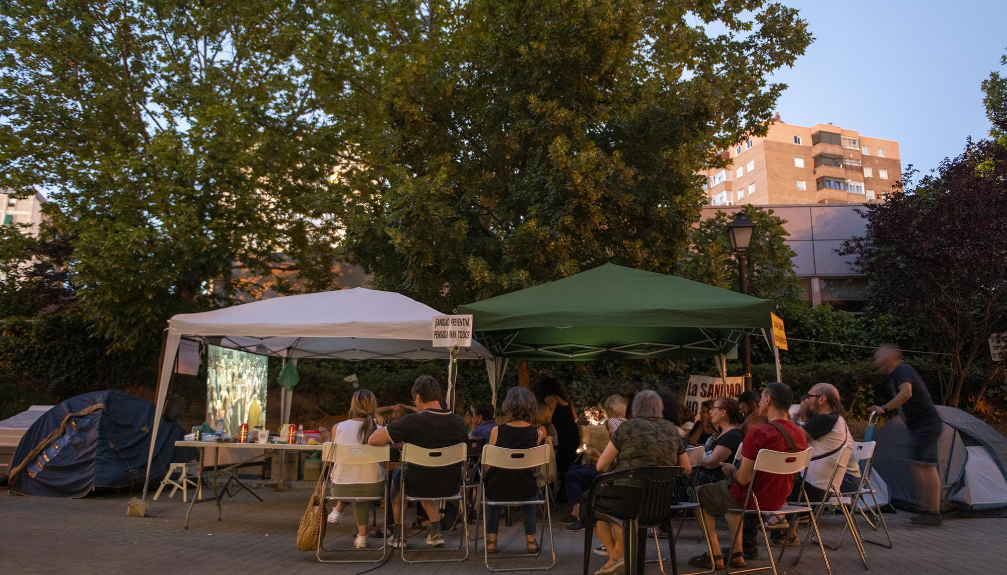 Acampada en el Centro de Salud Los ángeles en Villaverde - 6