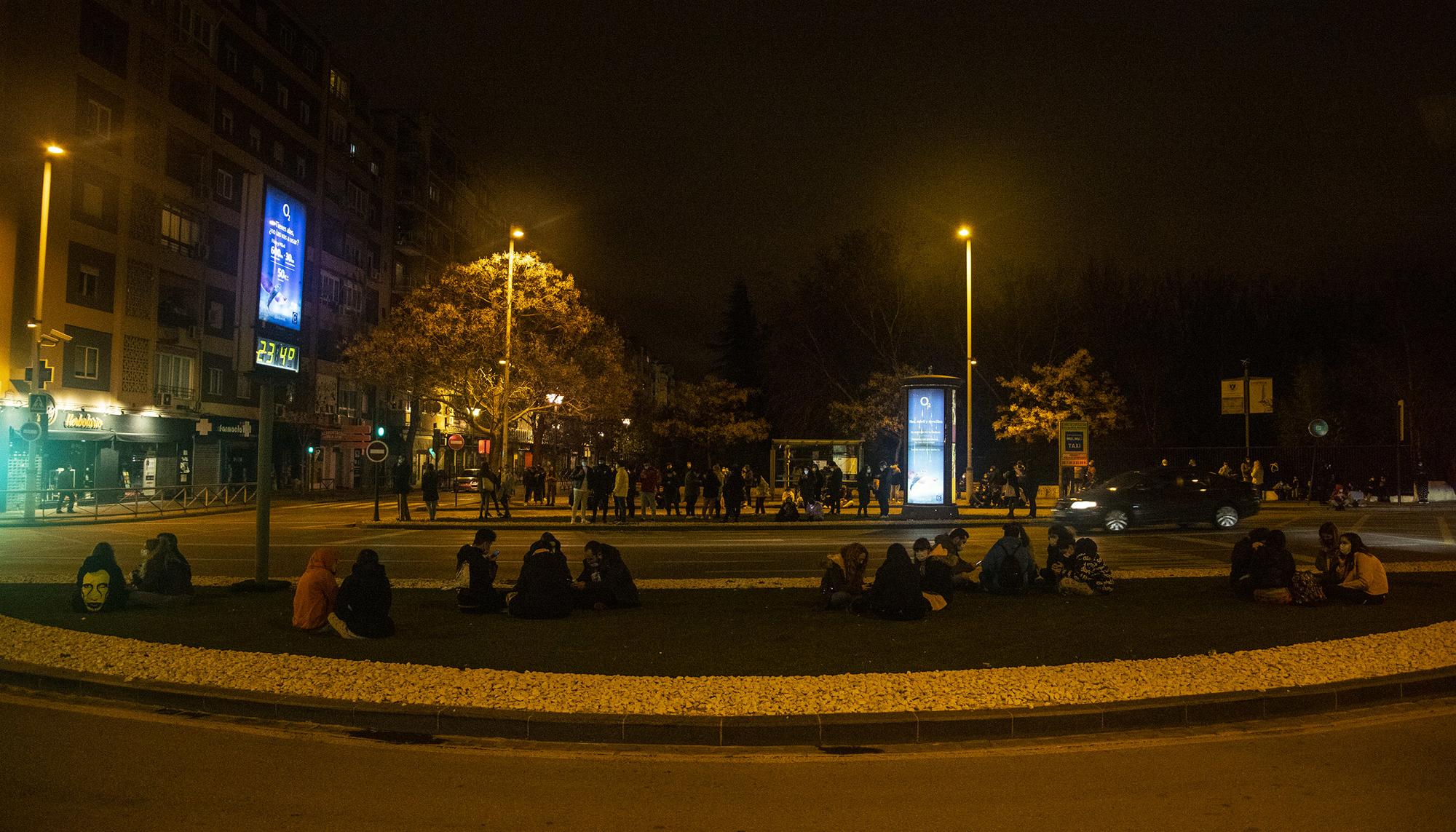Cientos de granadinos salen a la calle a causa de los terremotos de esta noche - 12
