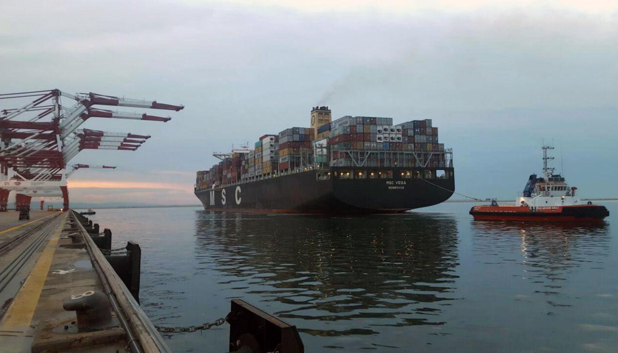 Barco Puerto de Barcelona