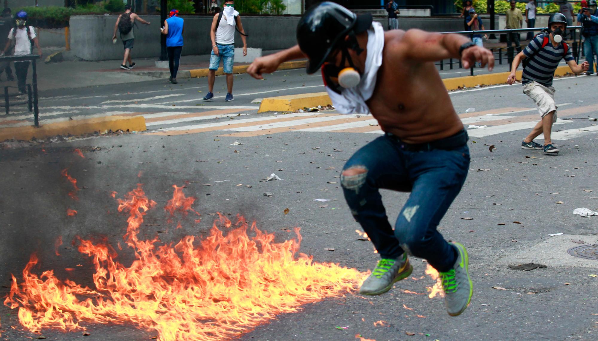 Disturbios en Caracas tras la autoproclamación de Juan Guaidó