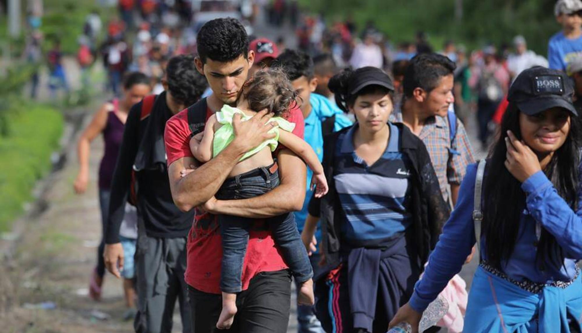 Caravana migrante niña