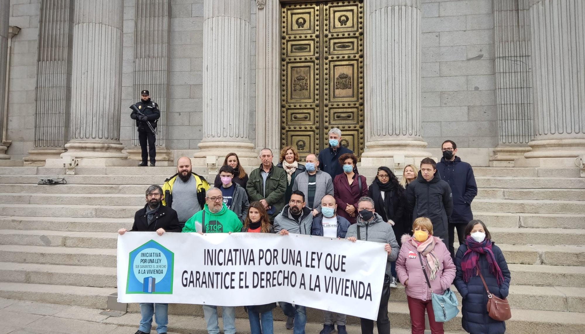 La Iniciativa Ley de Vivienda y representantes de la mayoría de los socios de izquierda del Gobierno en la presentación de las 60 enmiendas a la Ley de Vivienda.