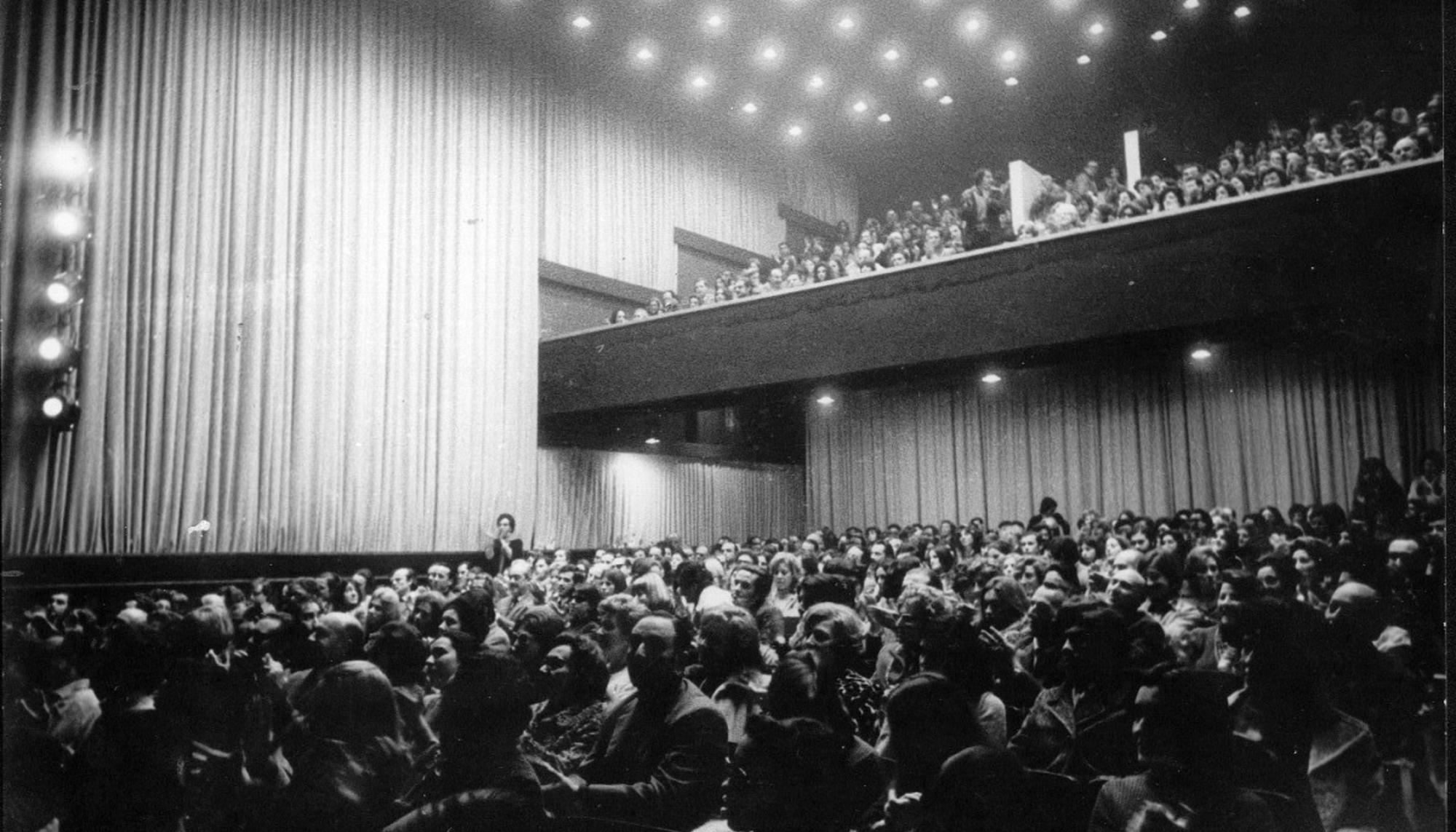 Cine antiguo lleno