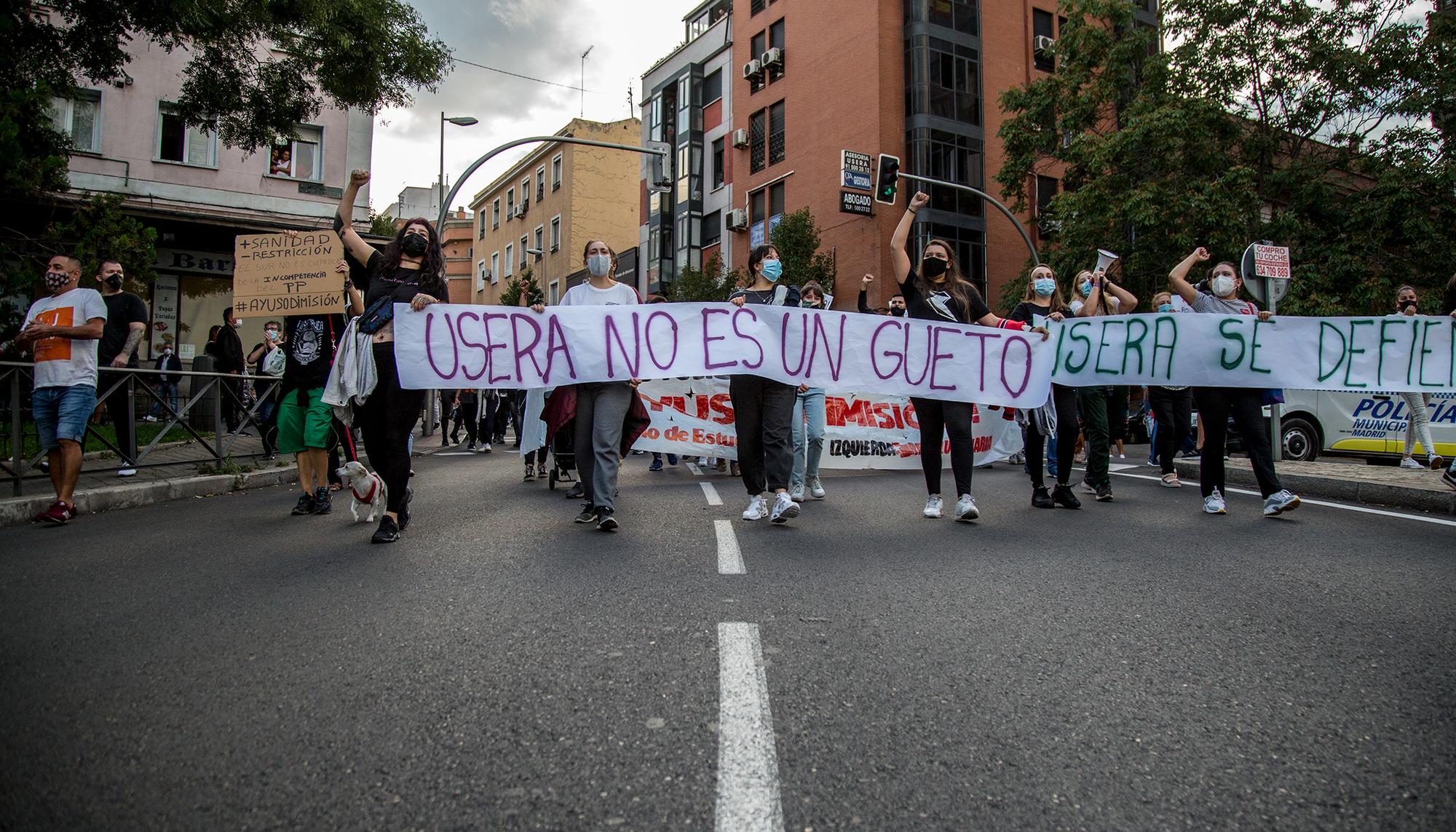 Concentración en Usera contra las limitaciones a la movilidad impuestas por el Gobierno de la Comunidad de Madrid  - 1