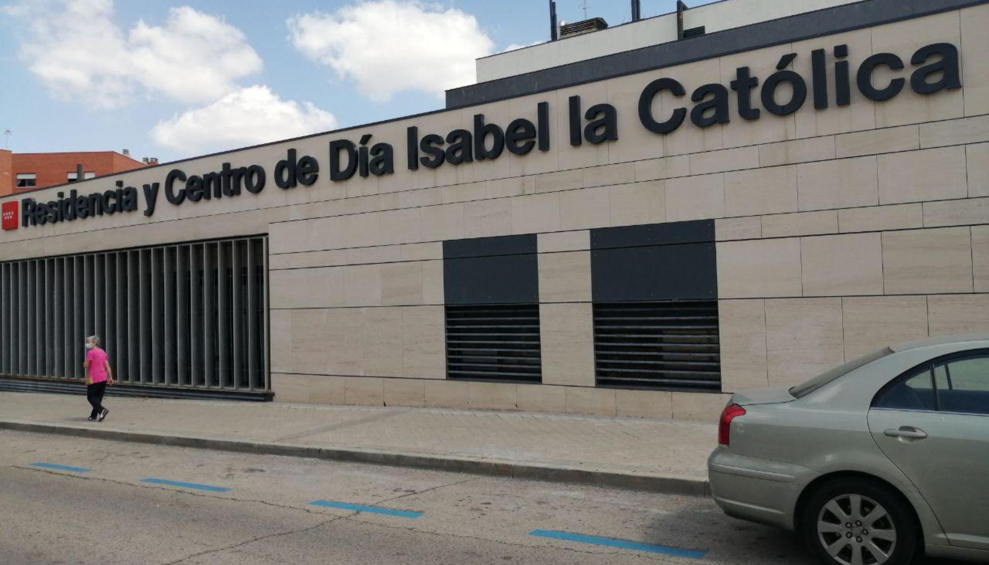 Residencia de mayores isabel la católica frontal con persona