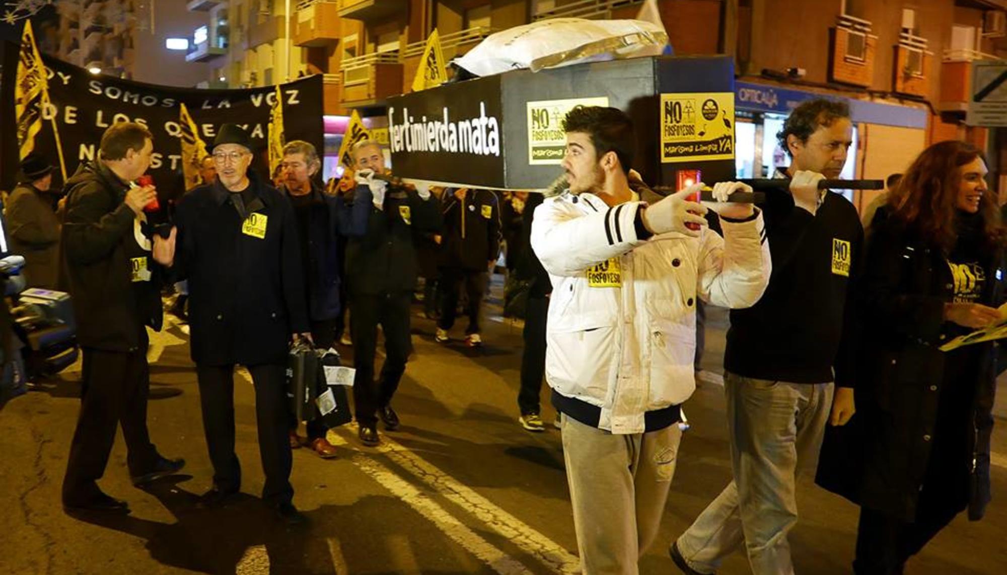 Manifestación en Huelva para pedir la retirada de los fosfoyesos.