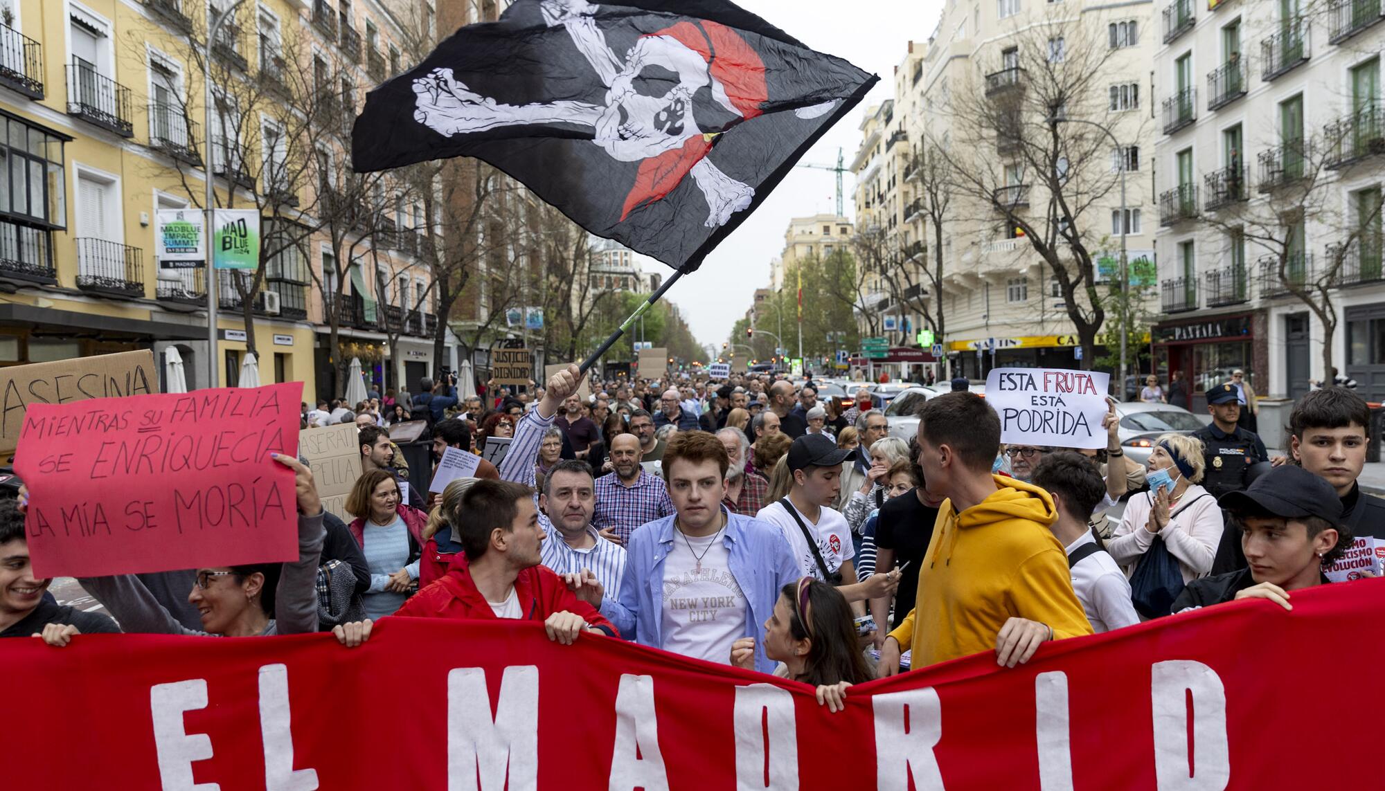 Manifestación Ayuso dimisión 06-04-24 - 1