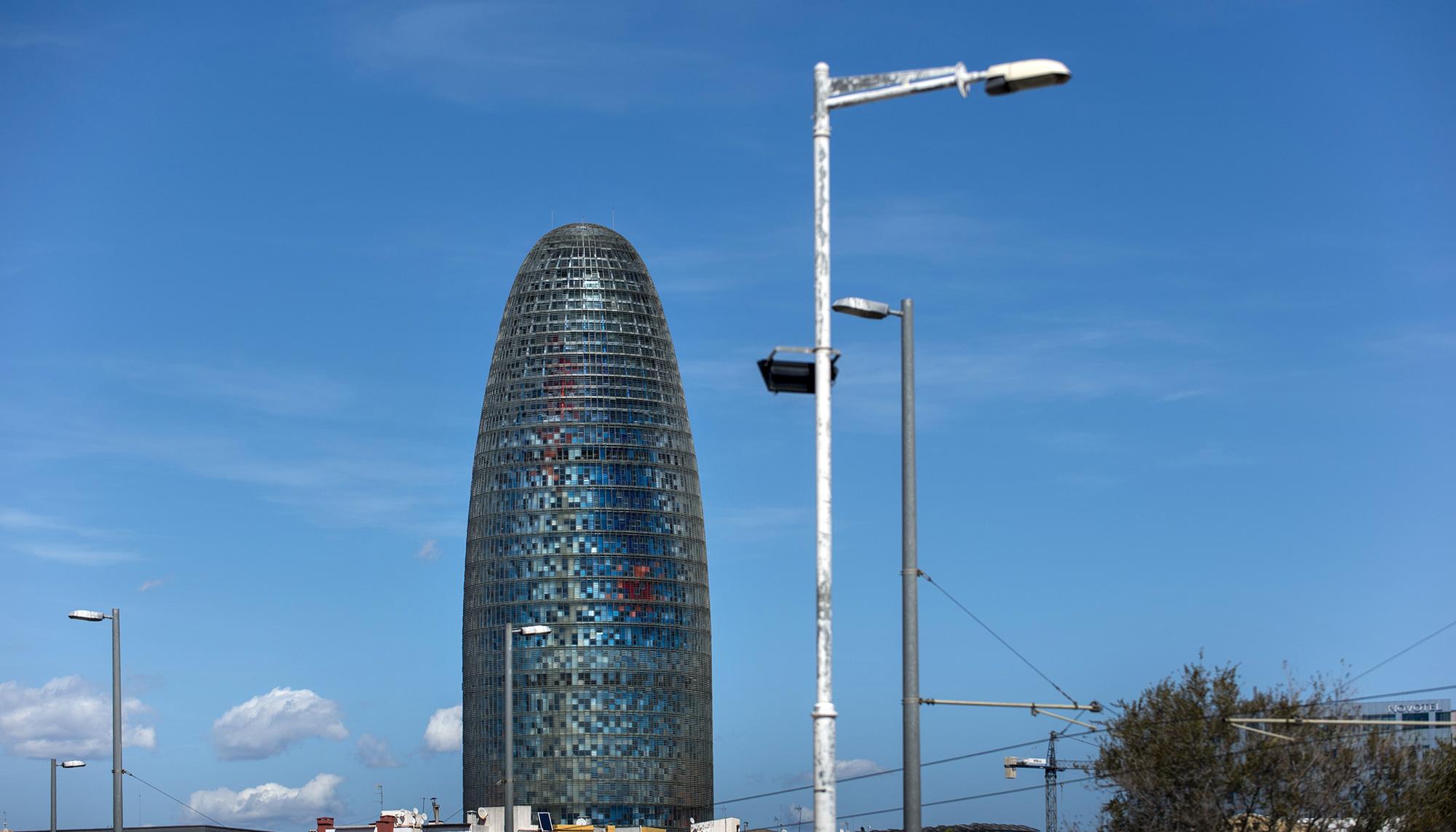 Torre Agbar Barcelona agua