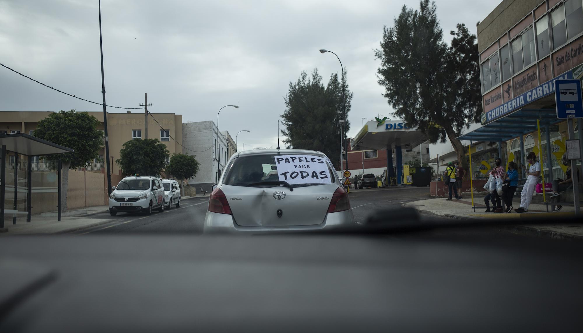 Una caravana de vehículos marcha en Gran Canaria por los derechos de las personas migrantes y las "fronteras seguras" - 14