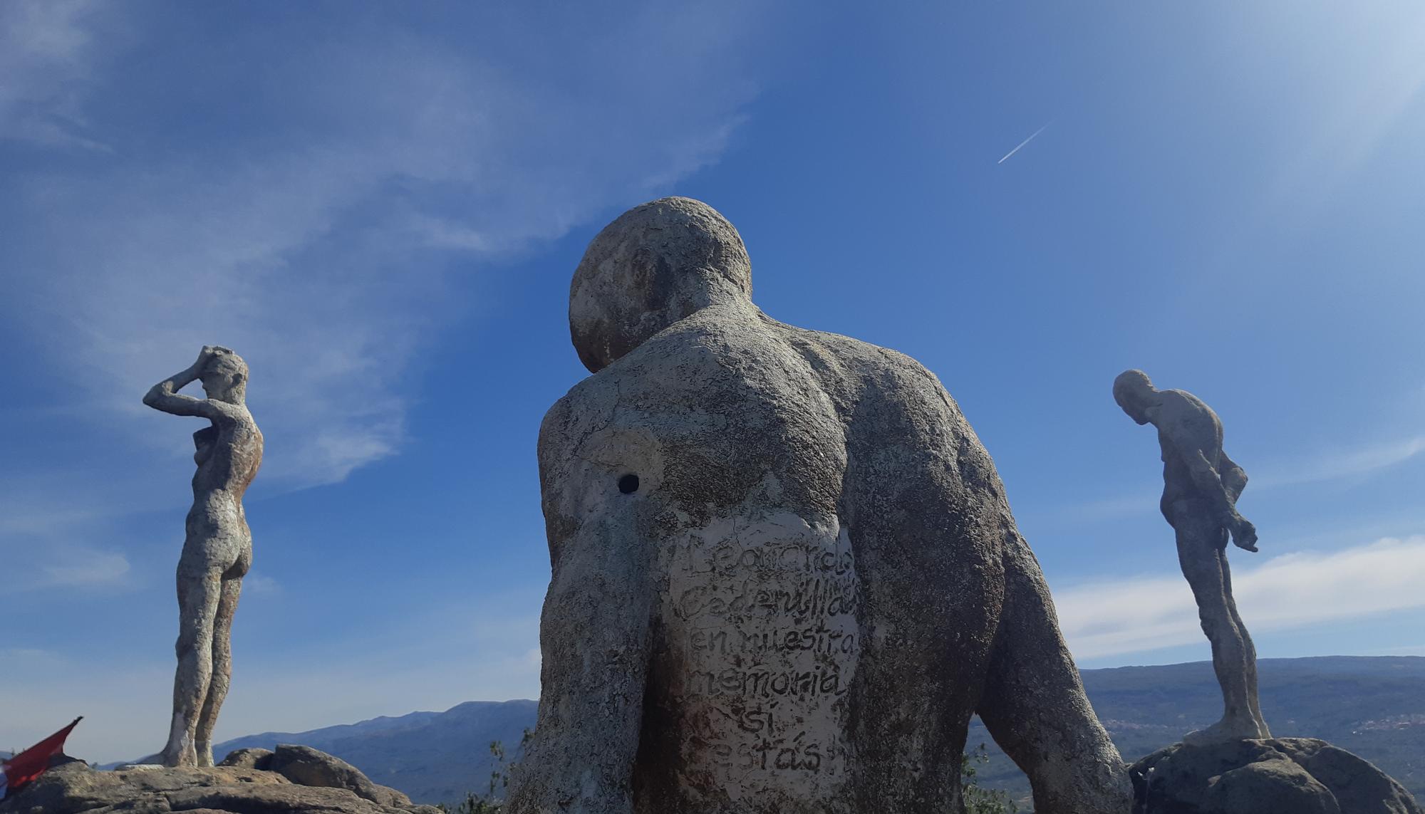 Estatuas del mirador de la Memoria, en el Valle del Jerte