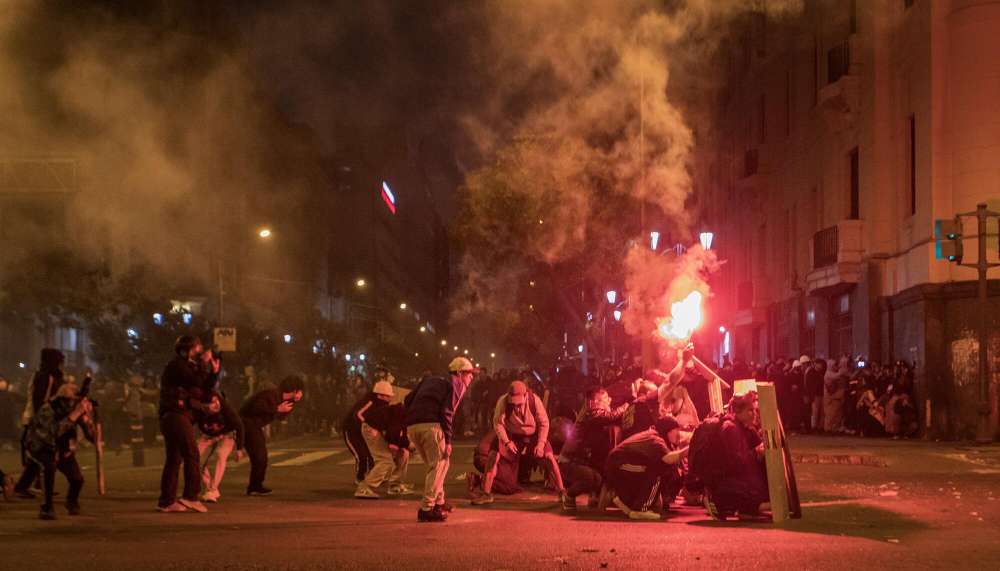 Enfrentamientos entre manifestantes y policía en Lima (Perú) el 15 de octubre de 2025. - 14