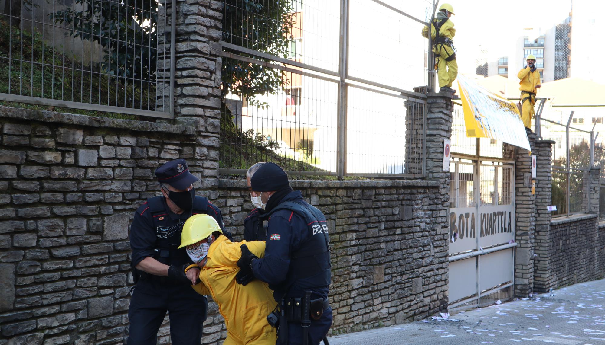 Antimilitarista detenida