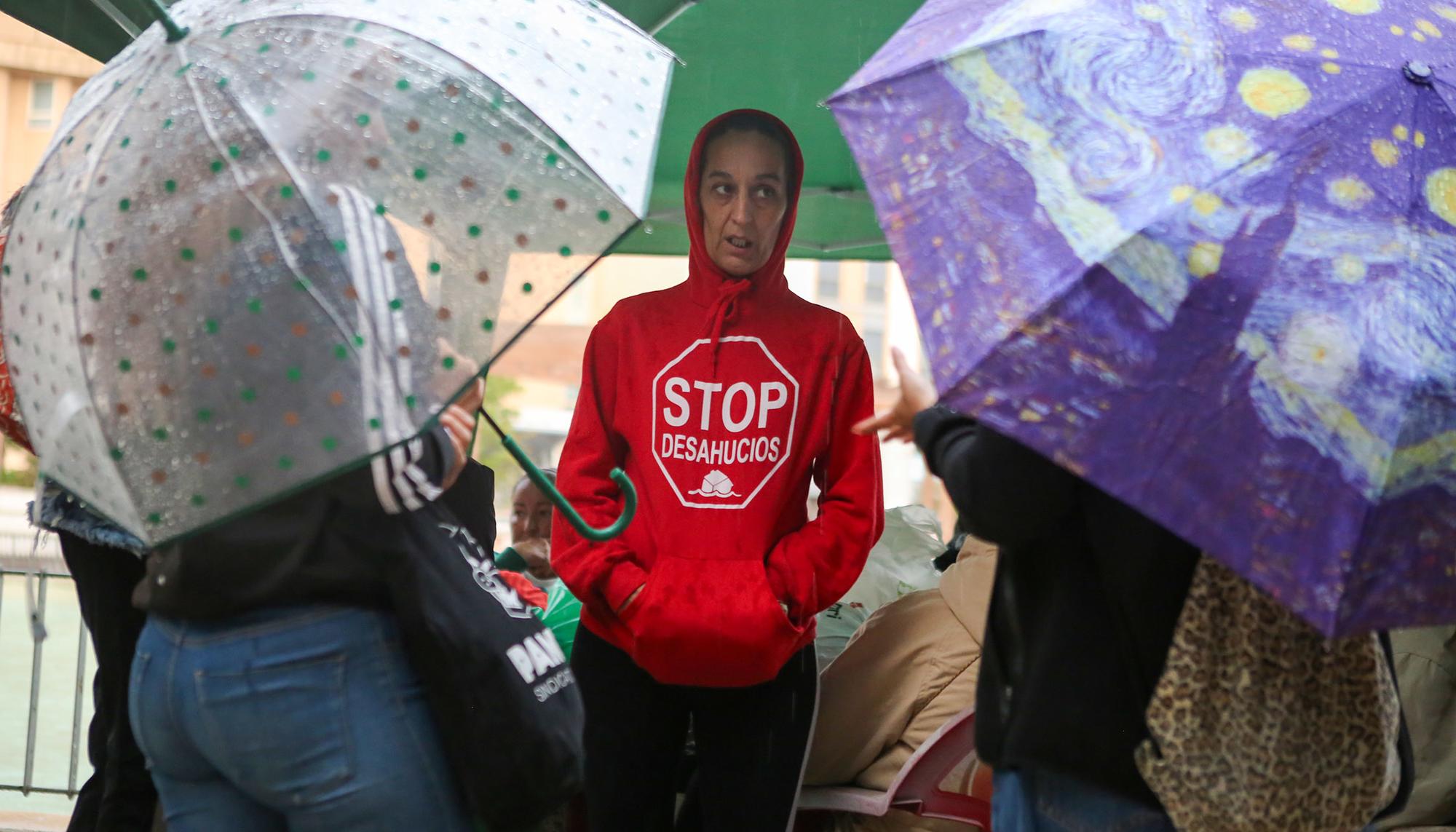  Vecinas Dignidad acampados frente a los juzgados de Móstoles - 3